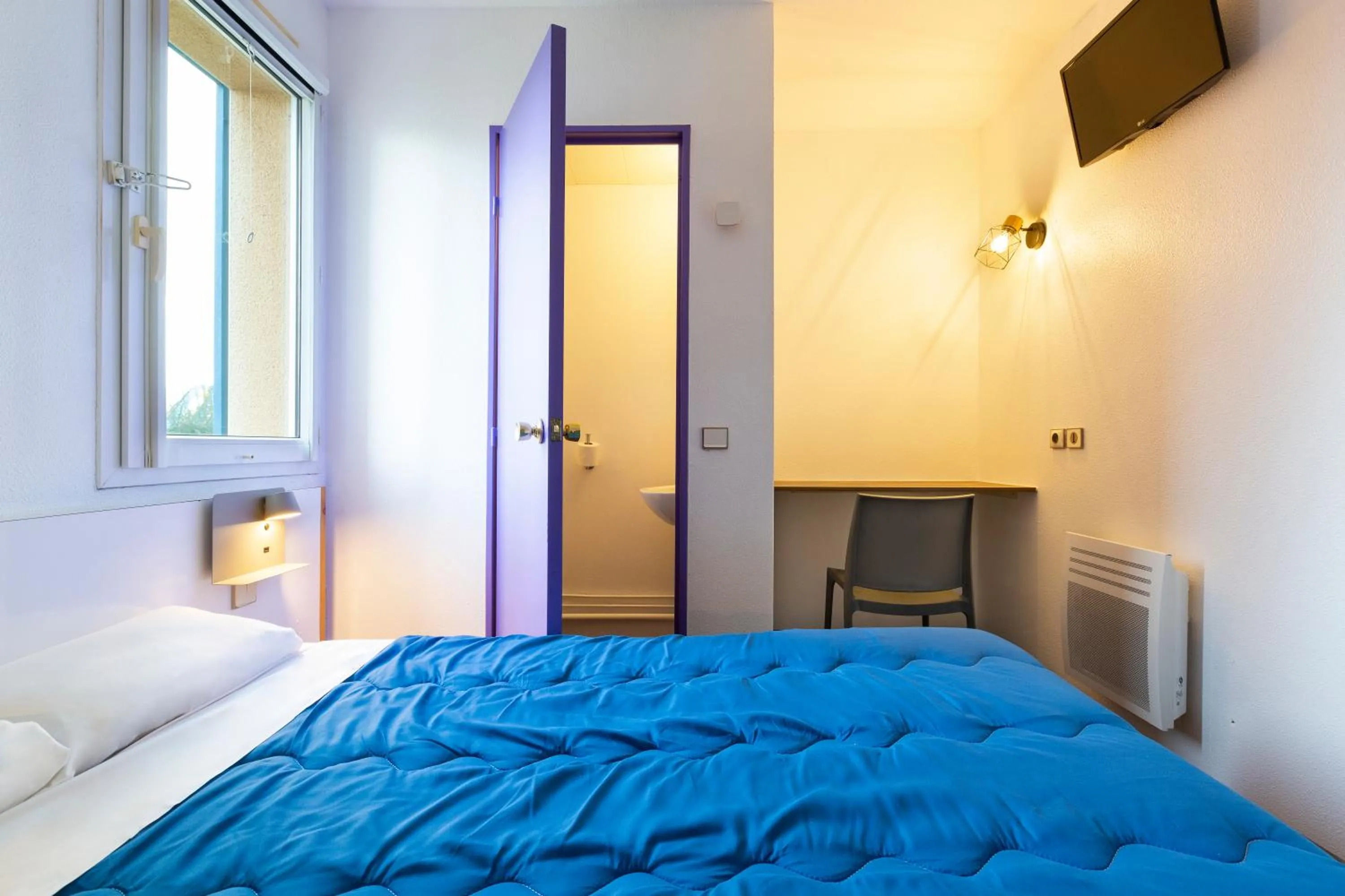 Bedroom, Bed in Mister Bed Saran