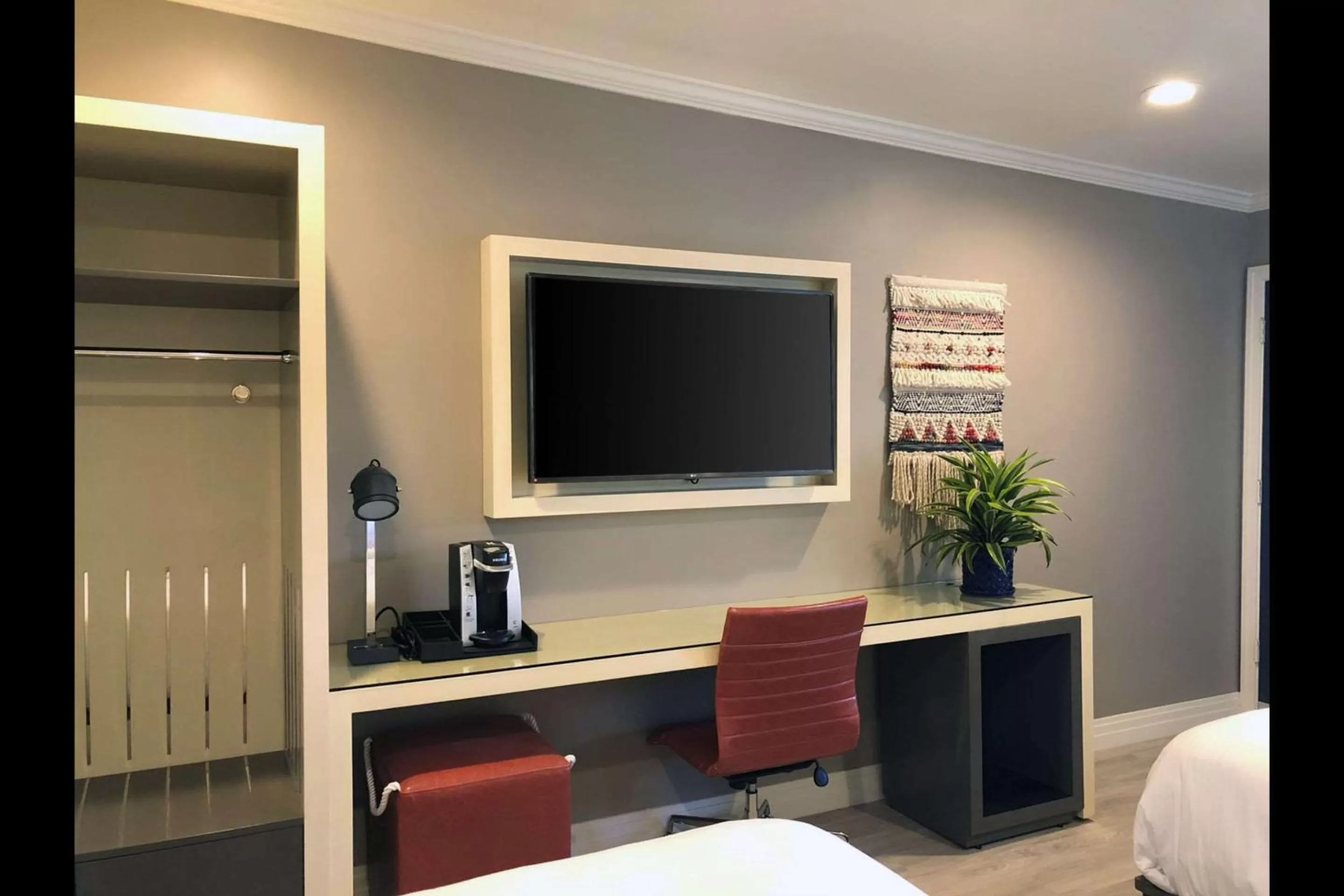 Standard Room, 1 King Bed, Accessible Tub, Non Smoking in Bluestem Hotel Torrance Los Angeles, an Ascend Collection Hotel