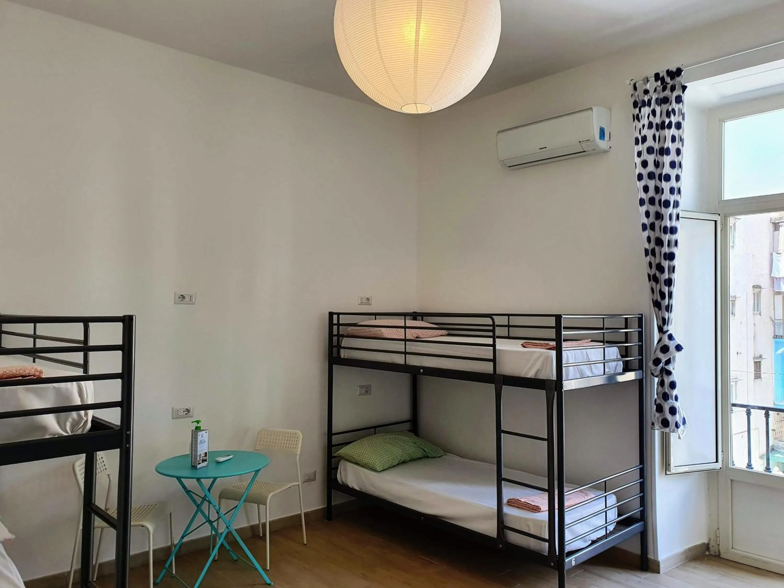 Bed in 4-Bed Mixed Dormitory Room in Hostel Mancini Naples