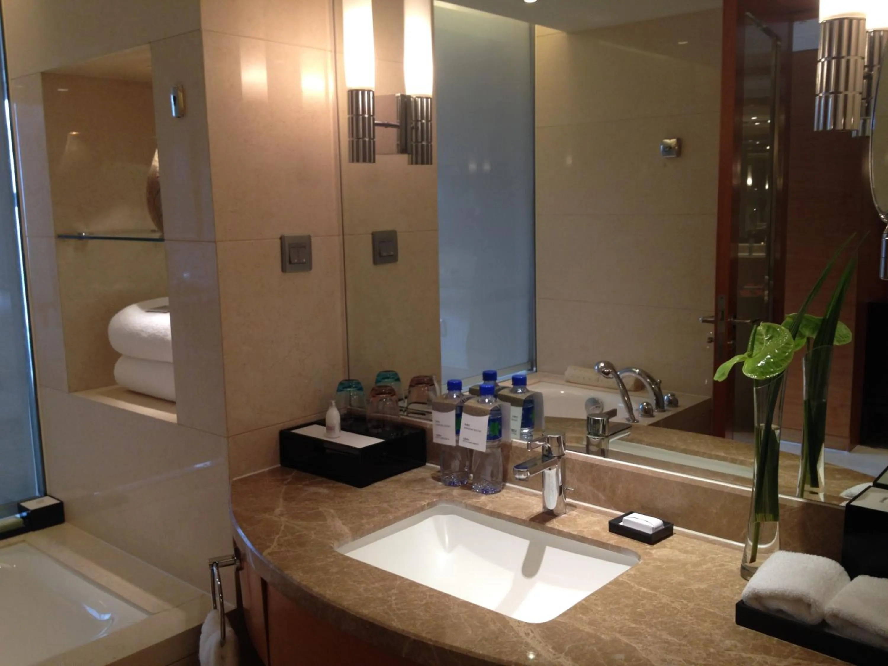 Executive Floor DeluxeTwin Room in Wanda Realm Beijing