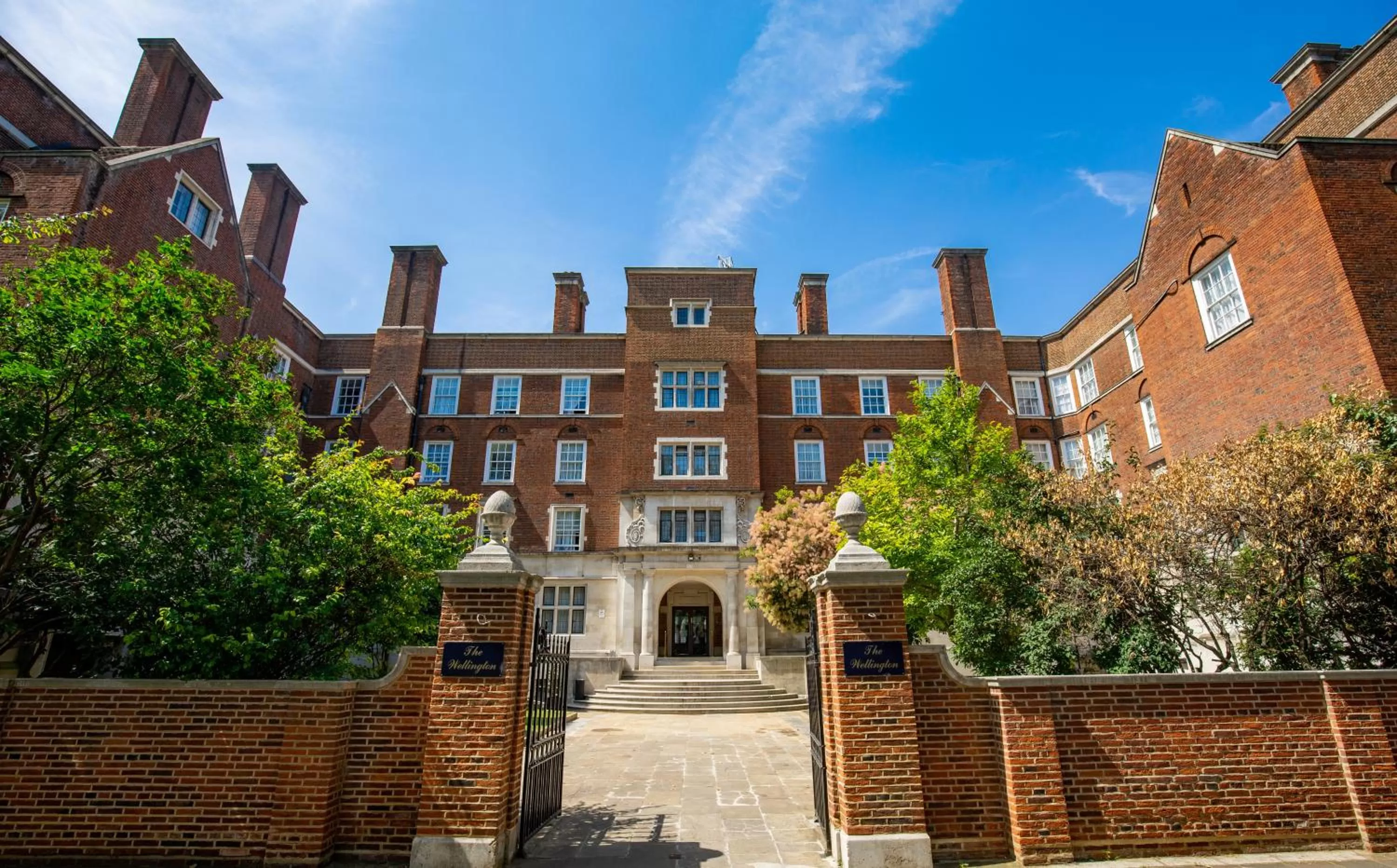 Wellington Hotel by Blue Orchid