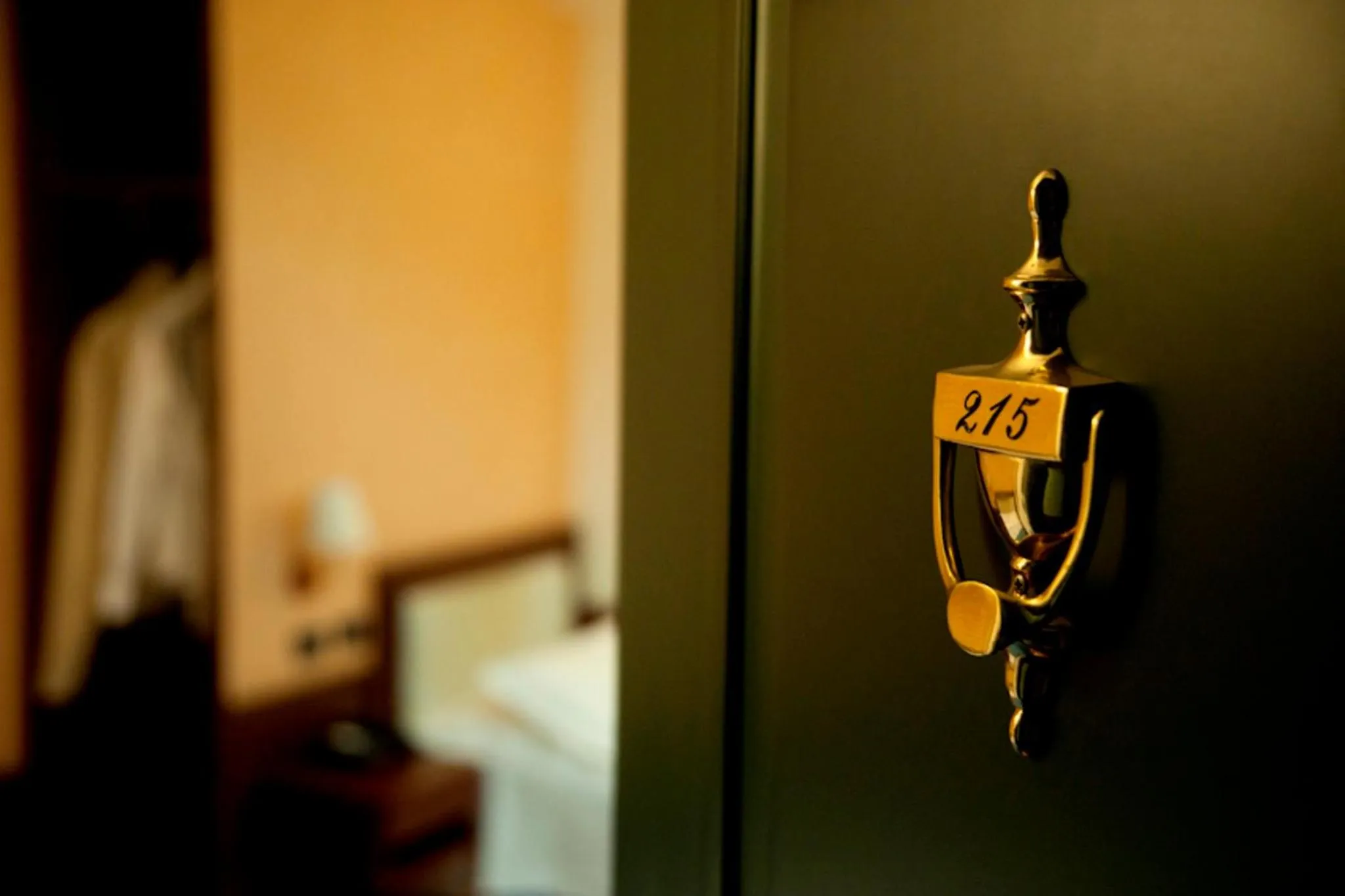 Single Room in Hotel Montreal