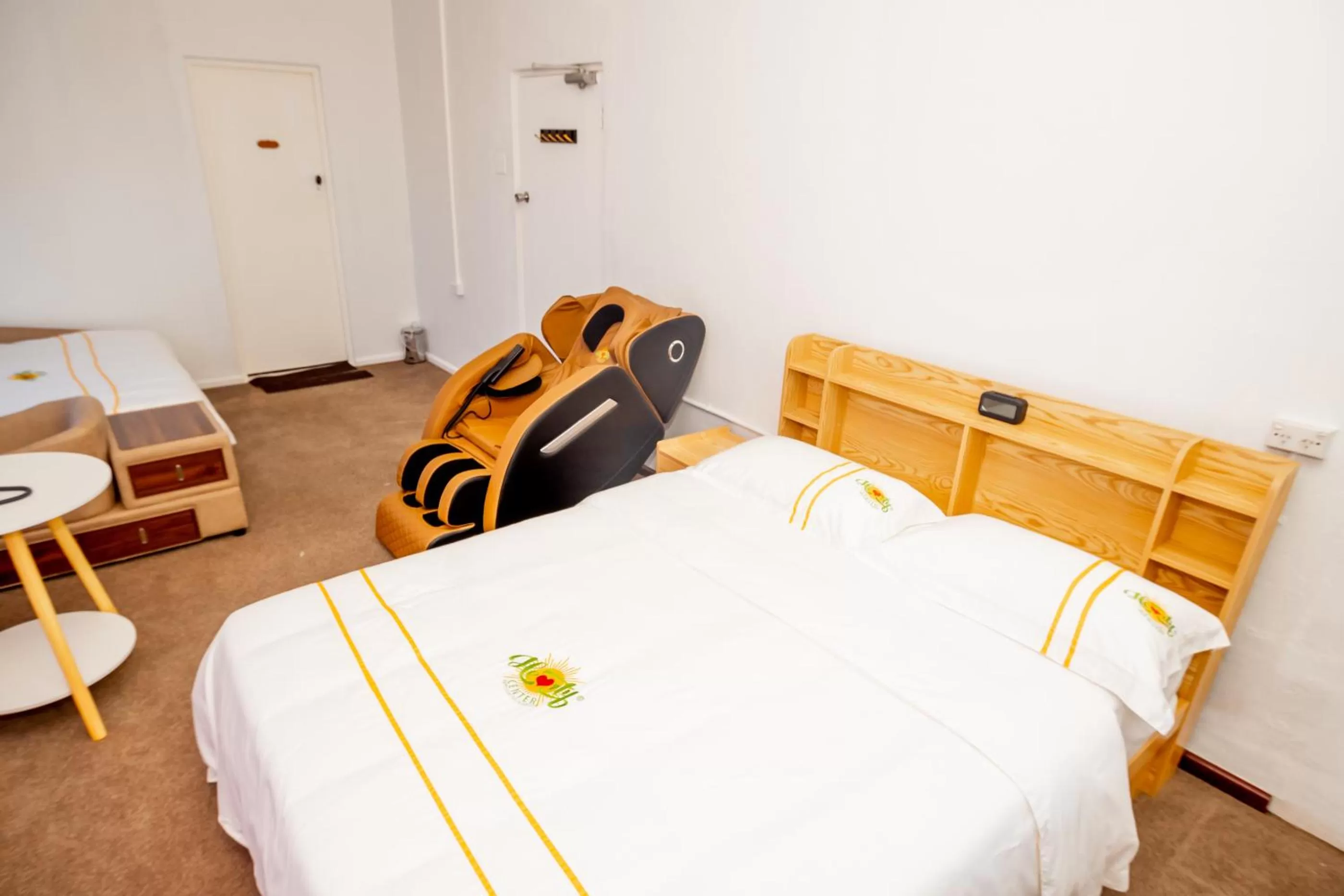 Family Room with Bathroom in Hearty Center Motel