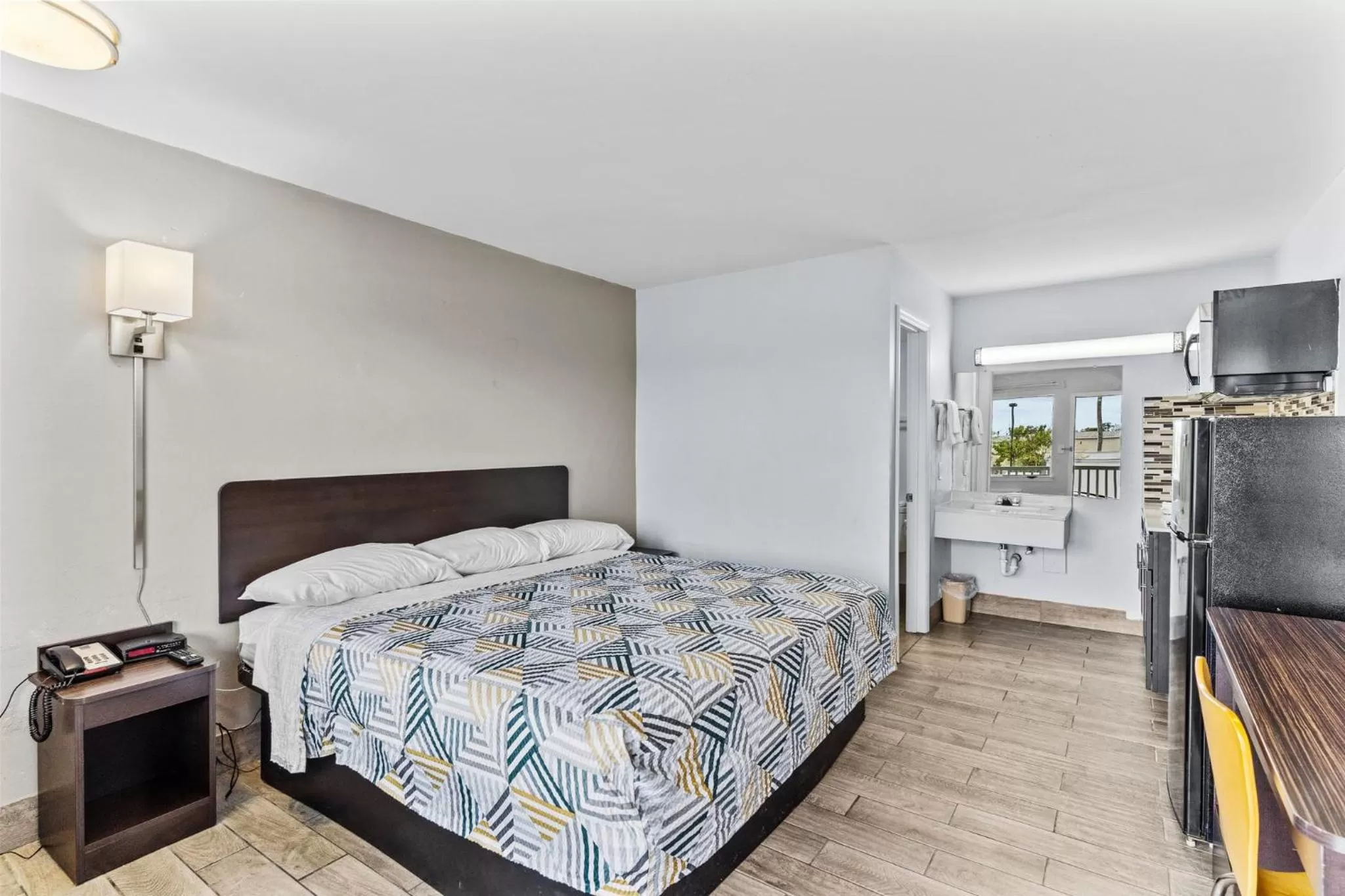 Queen Room - Non-Smoking in Studio 6 Wilmington, NC