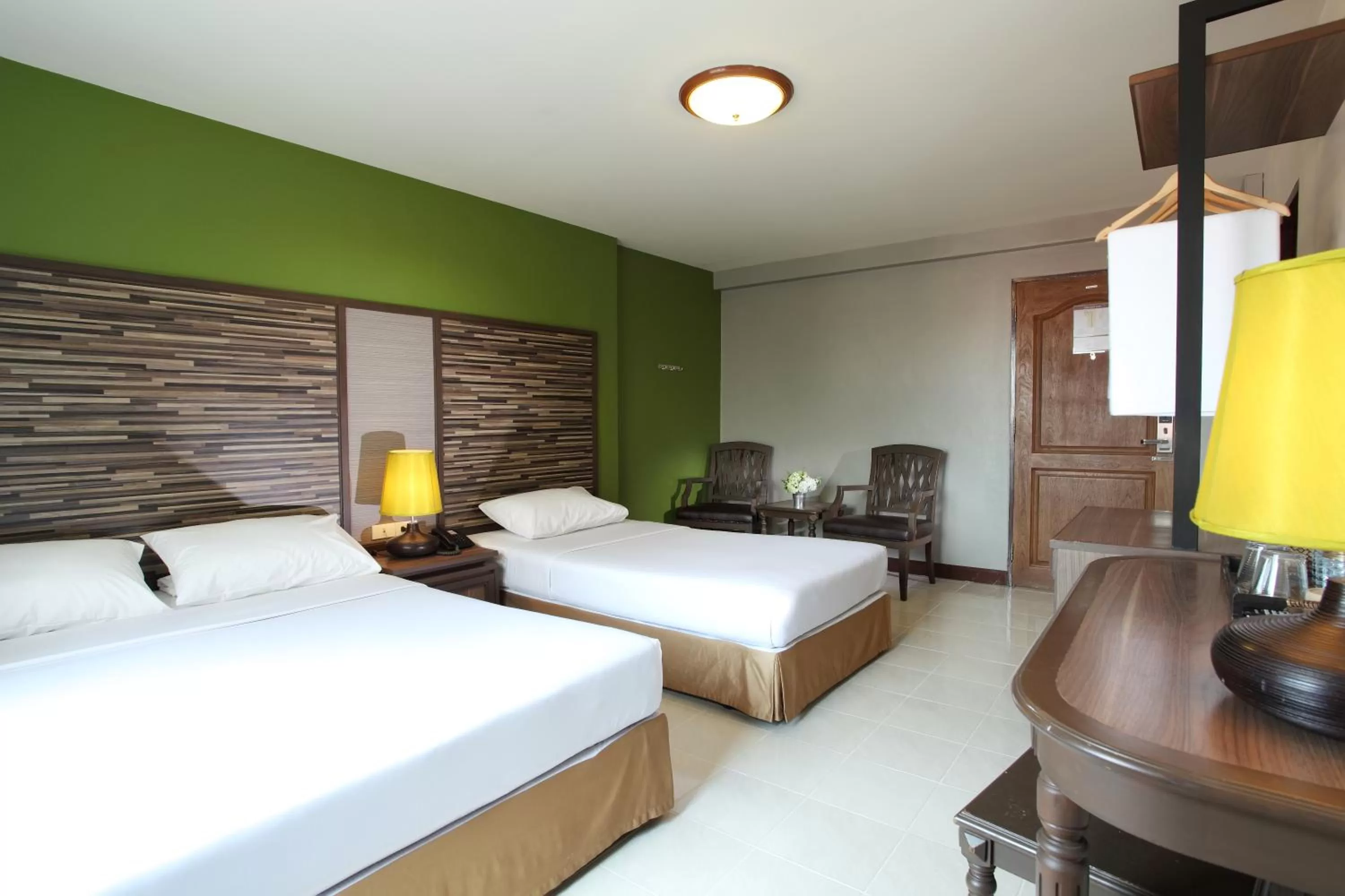 Deluxe Triple Room in Rambuttri Village Plaza
