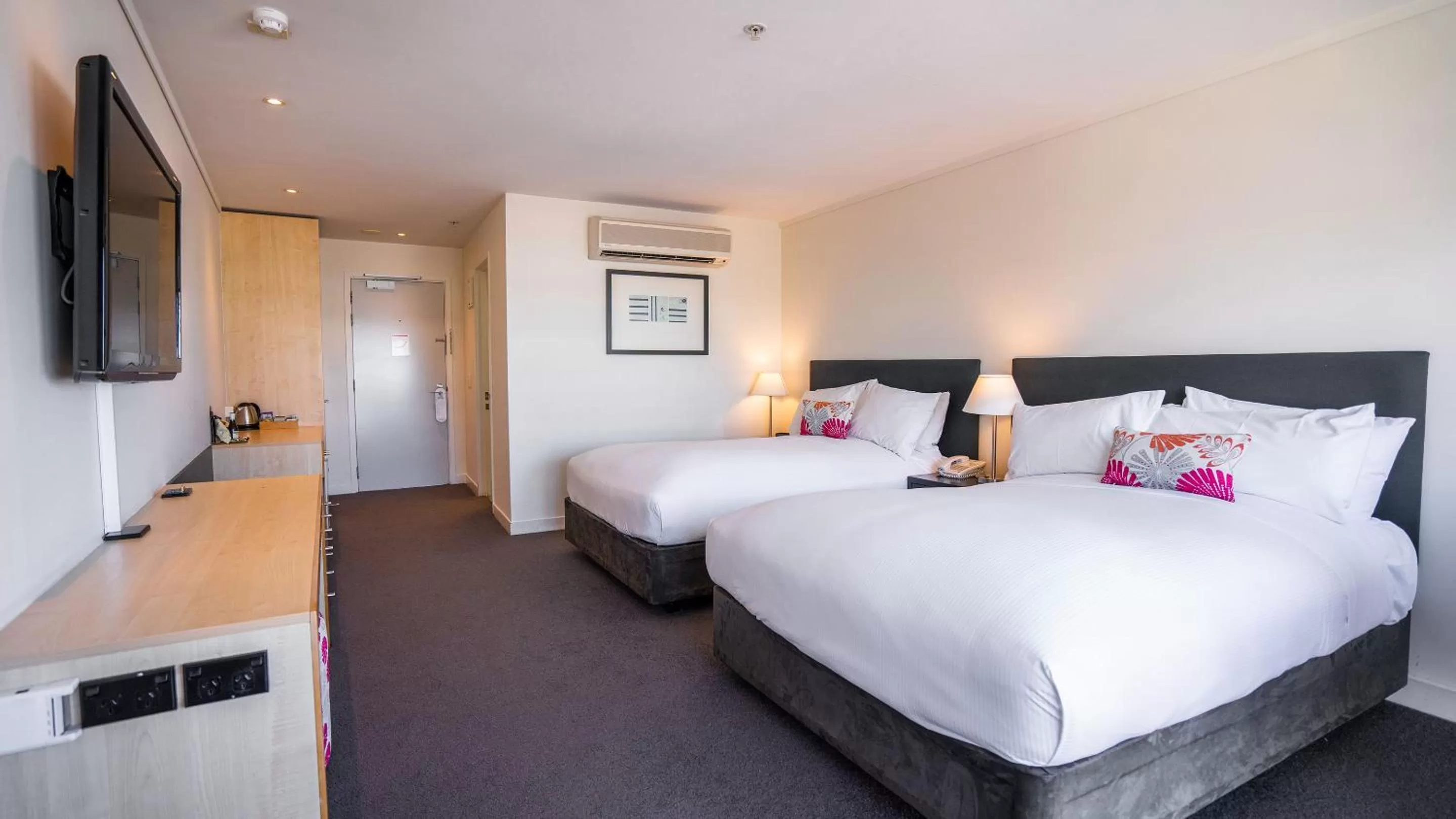 Superior Twin Room in Scenic Hotel Te Pania