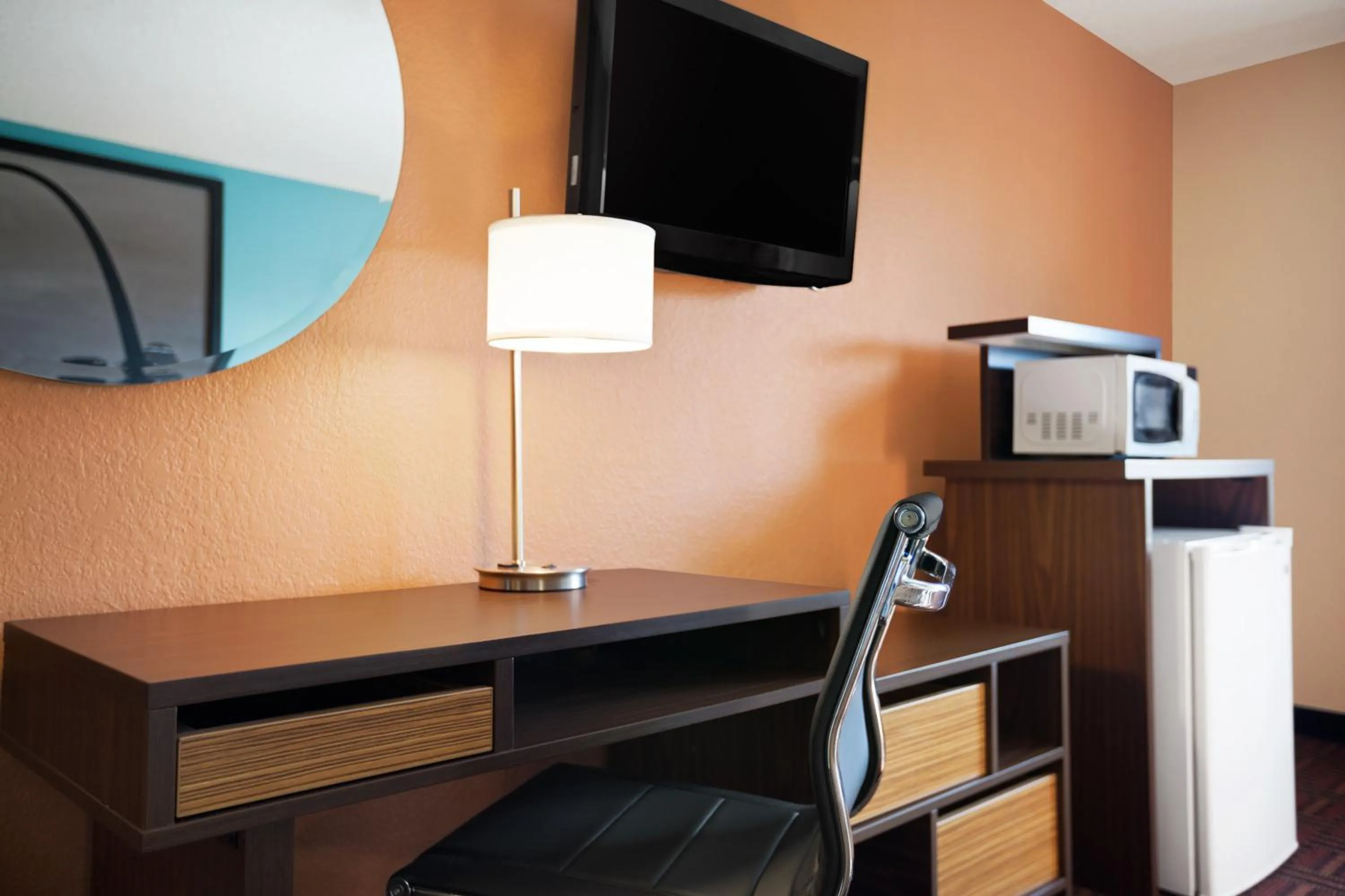 King Suite - Non-Smoking in Super 8 by Wyndham Collinsville St. Louis