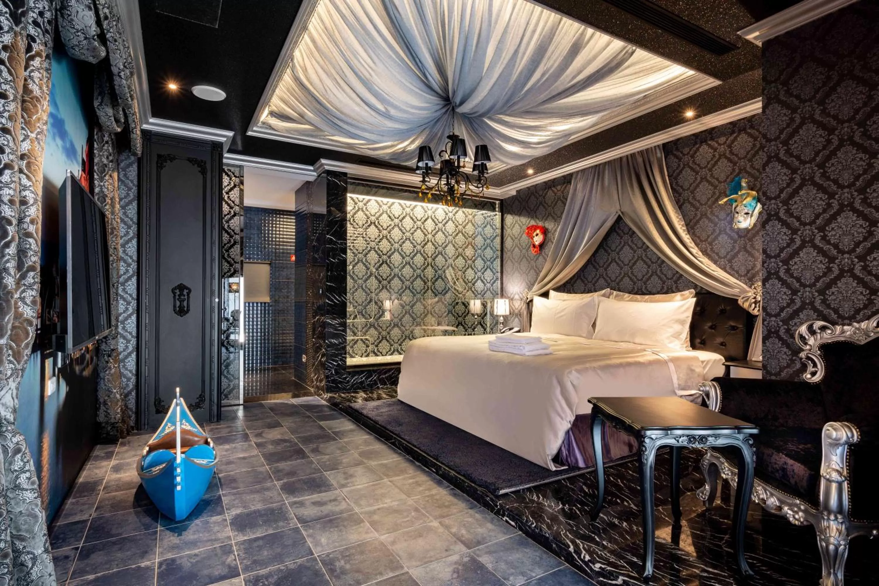 Business Deluxe Double Room - No Garage (No Pets Allowed) in AURORA MOTEL