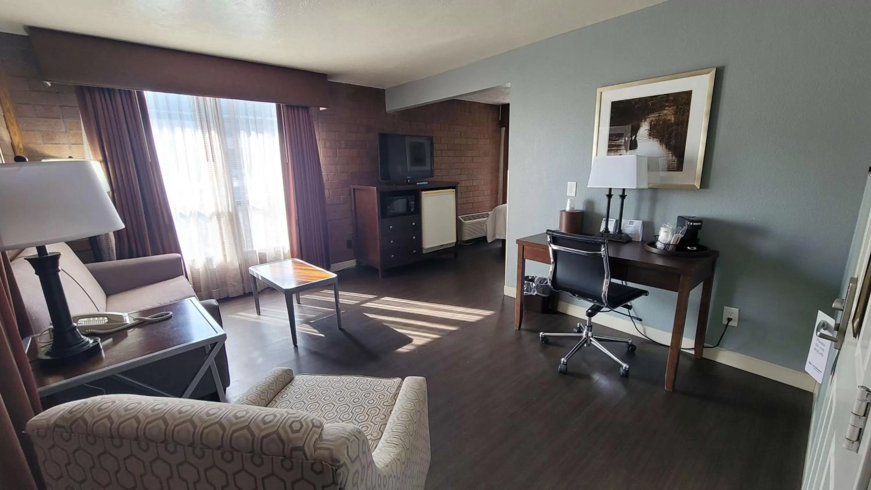 Queen Suite with Sofa Bed - Non-smoking - Pet Friendly in Best Western Pocatello Inn