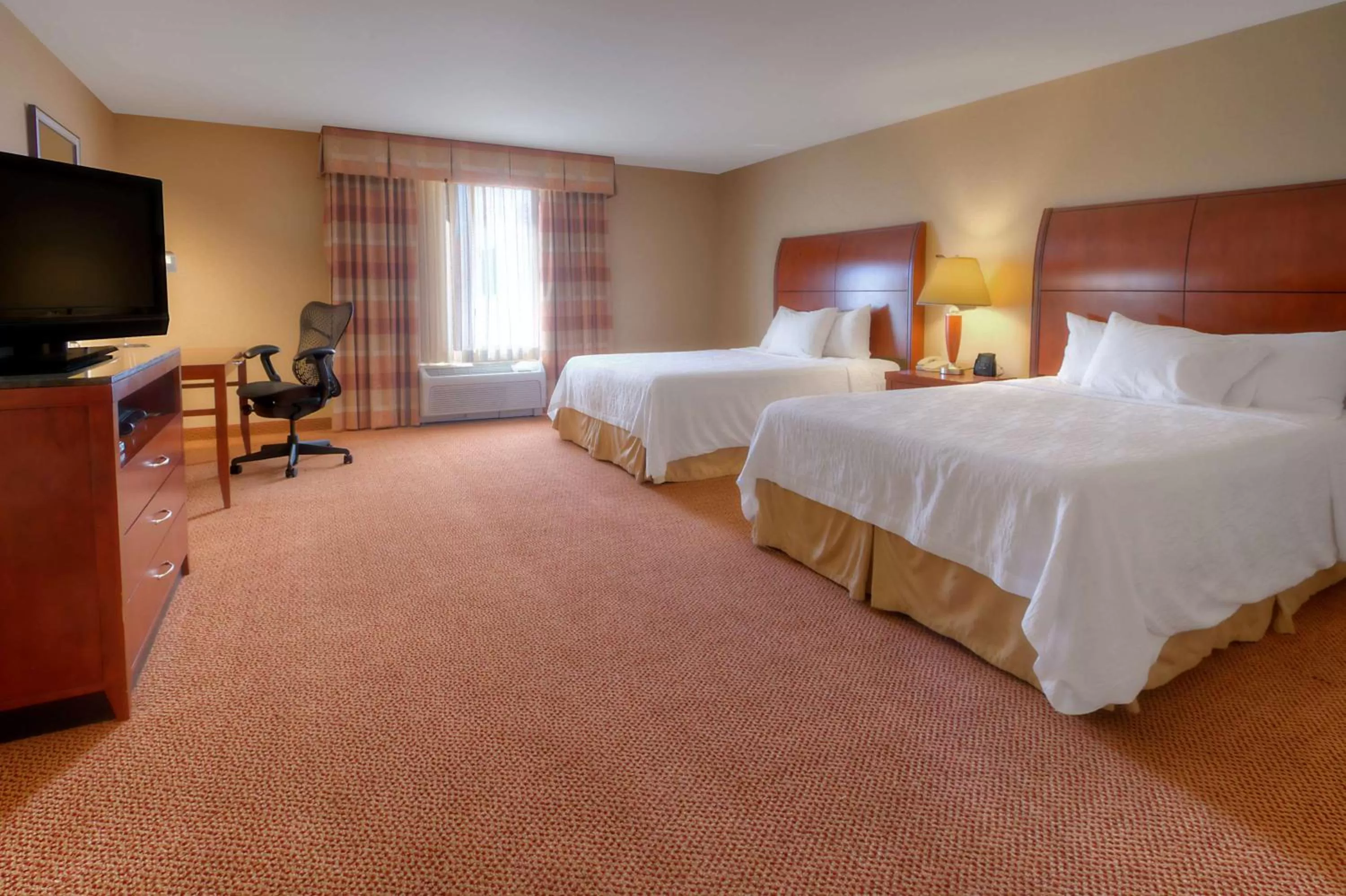 Queen Room with Two Queen Beds and Shower in Hilton Garden Inn Great Falls