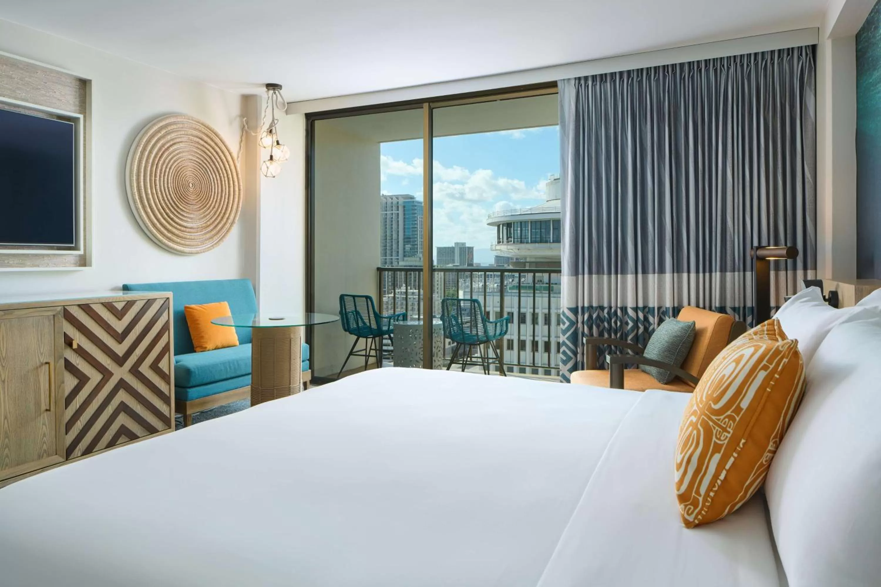 Partial Ocean View 1 King Bed in OUTRIGGER Waikiki Beachcomber Hotel