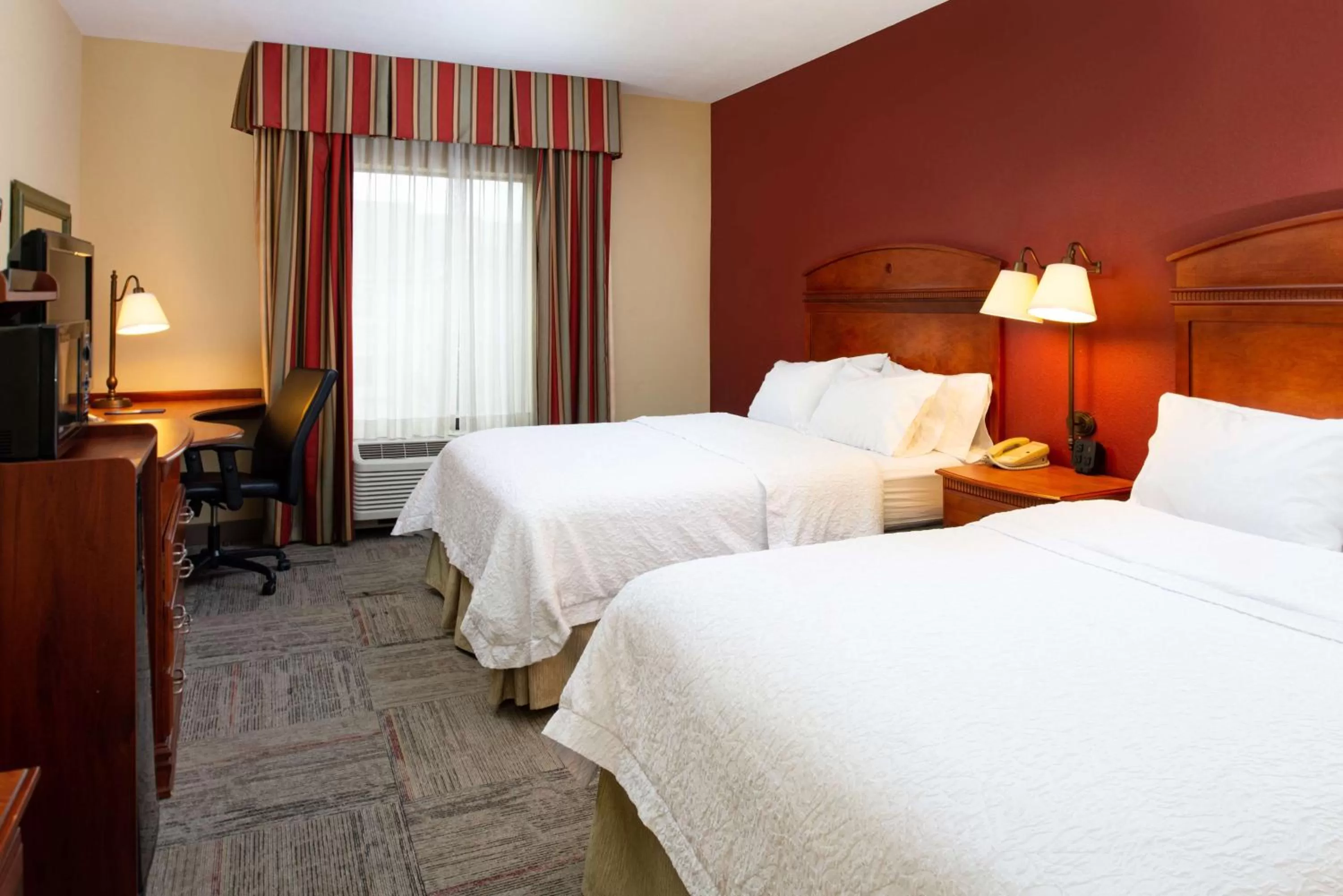 Queen Room with Two Queen Beds in Hampton Inn Kansas City Northeast