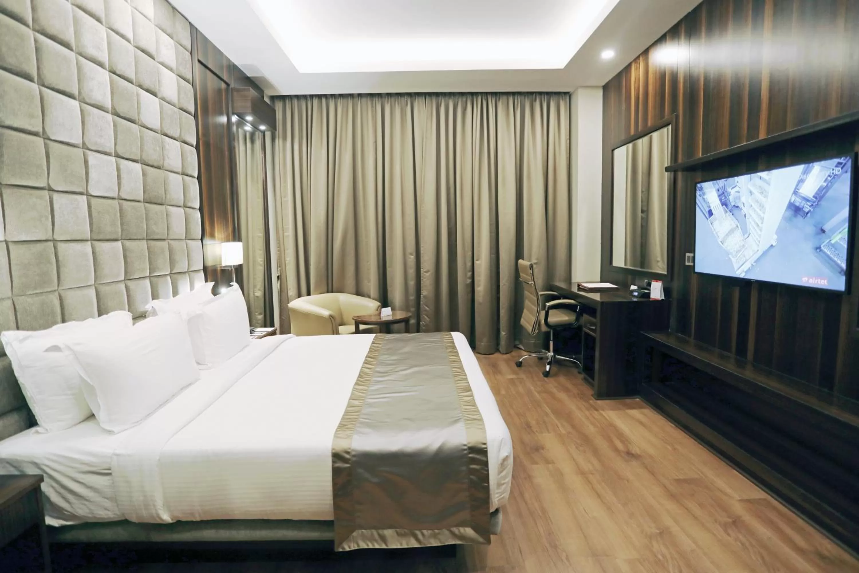 Club King Non-Smoking Room - single occupancy - Book & Unlock Exclusive Deals in Ramada Jamshedpur Bistupur