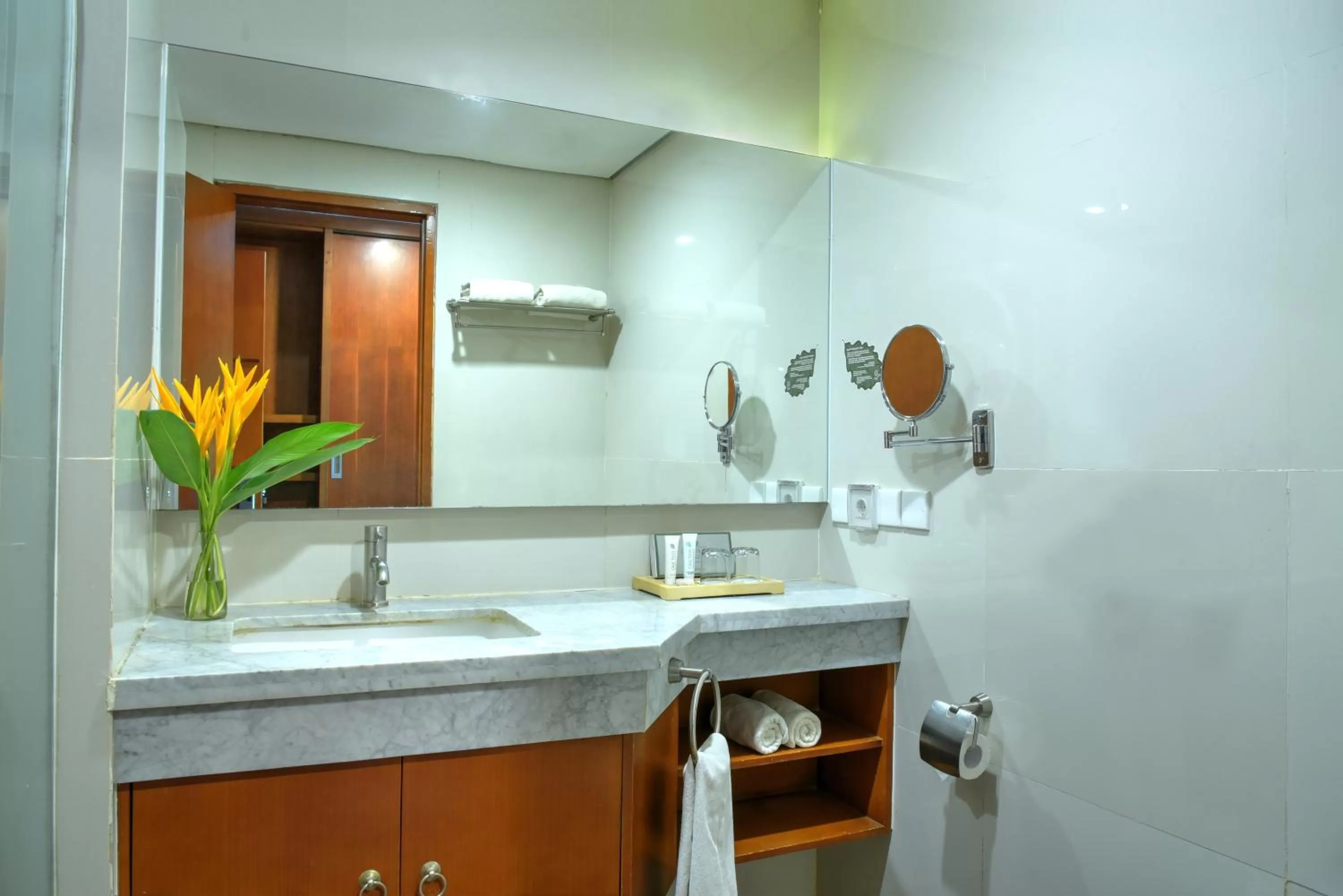 Superior Double Room in Oak Tree Emerald Hotel & Coventions Semarang