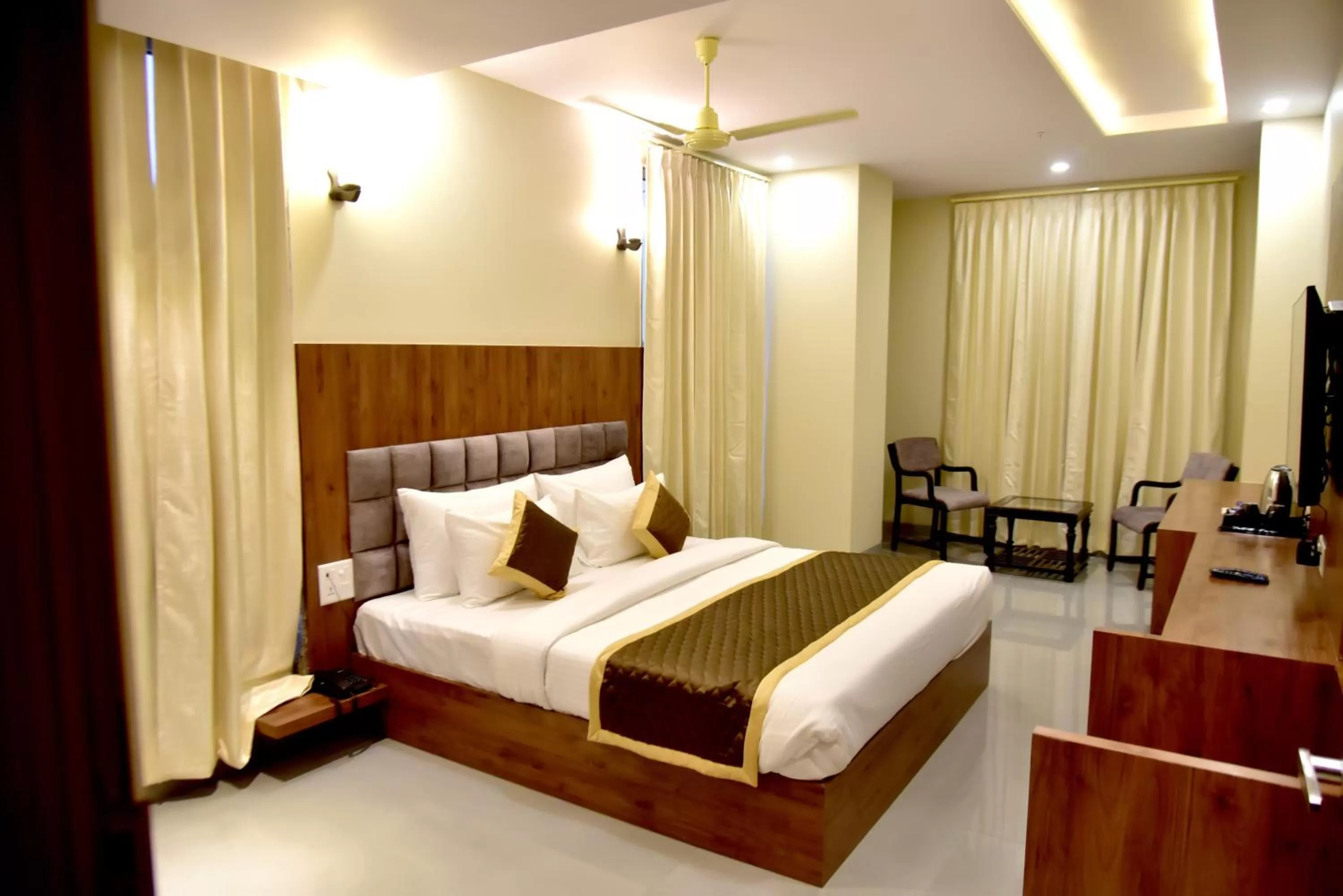 Deluxe Room in Hotel Aarna