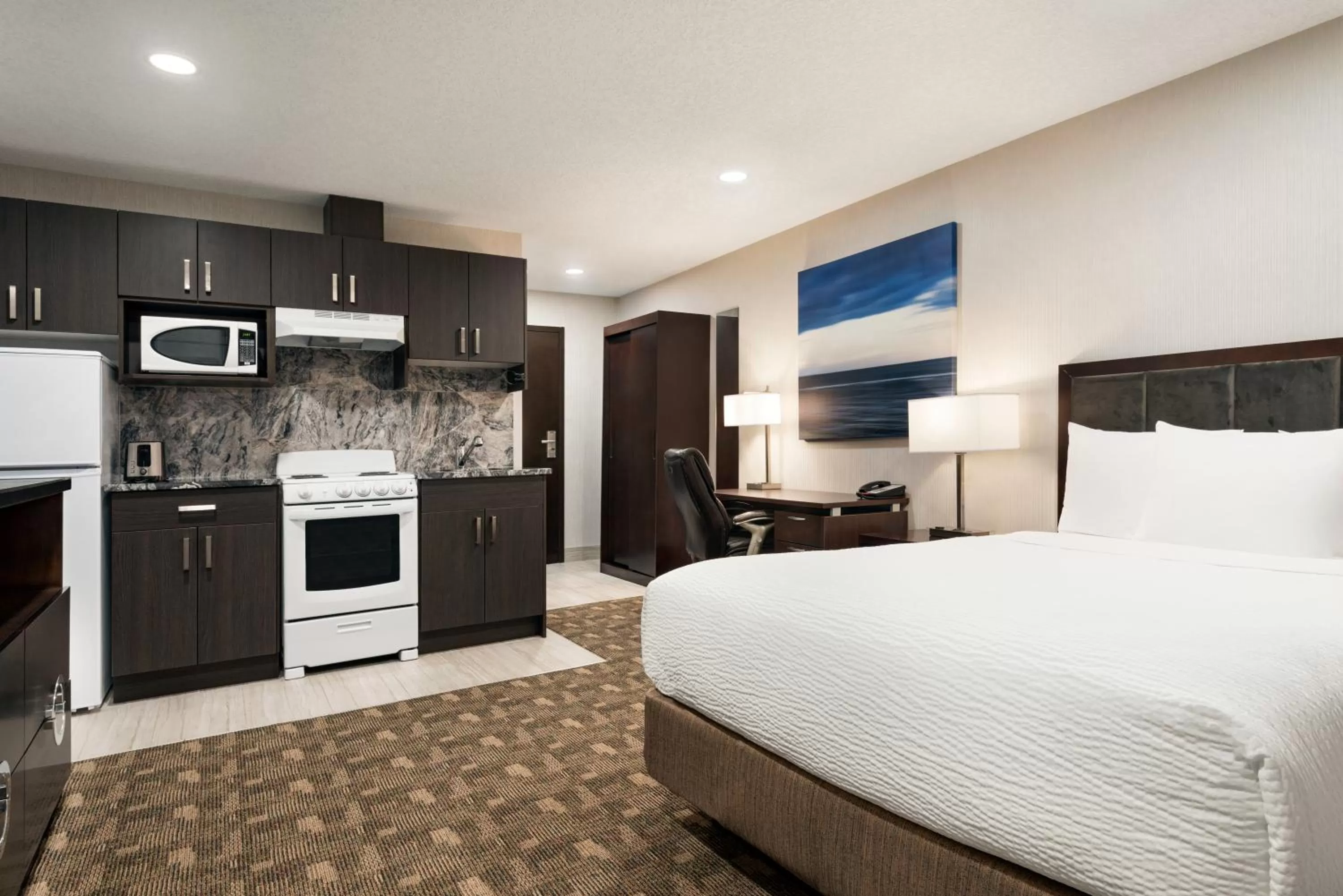 1 Queen Bed, Efficiency Room, Non-Smokin in Days Inn by Wyndham Wainwright