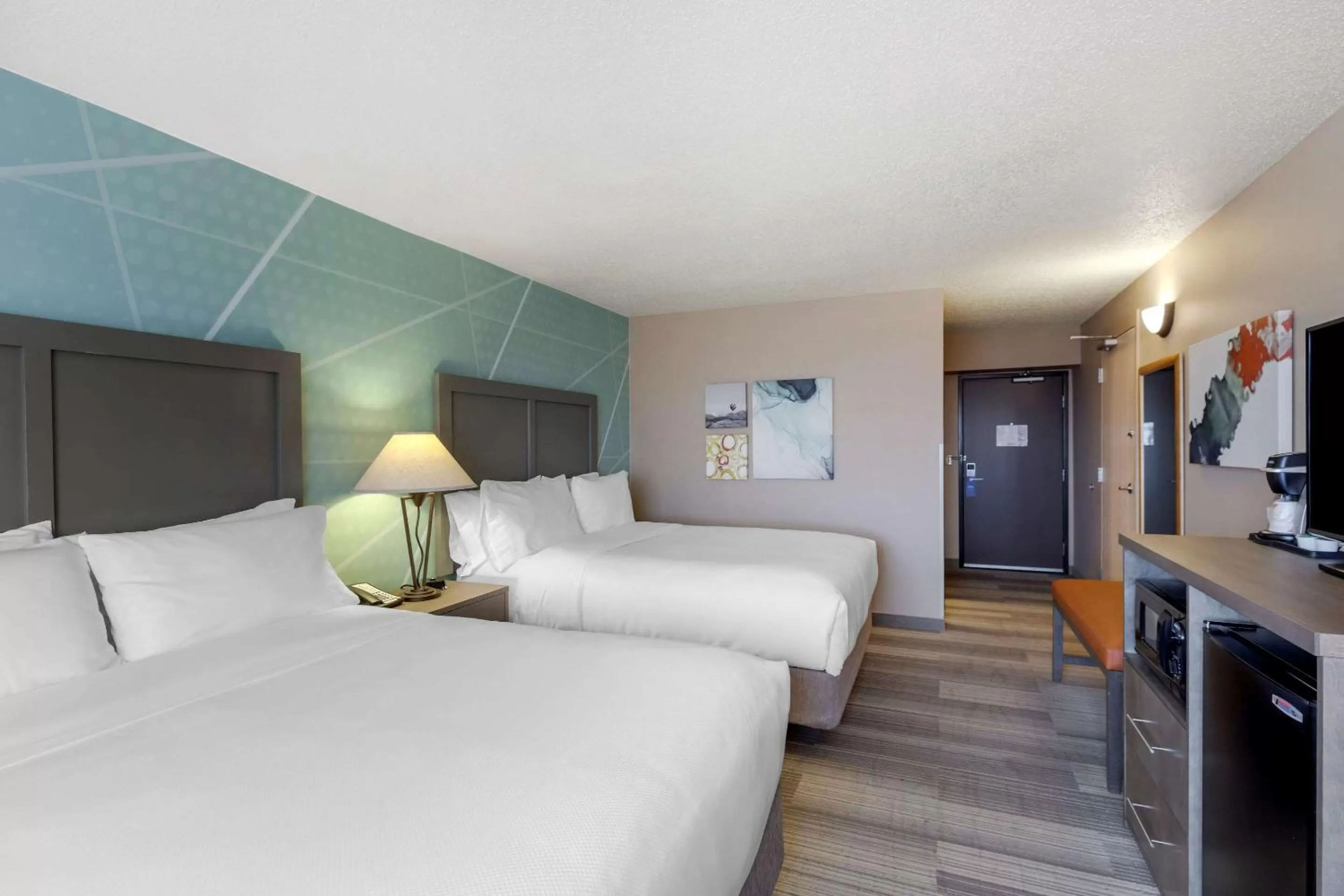 Queen Room with Accessible Tub - Accessible/Non Smoking in Comfort Inn & Suites Boulder