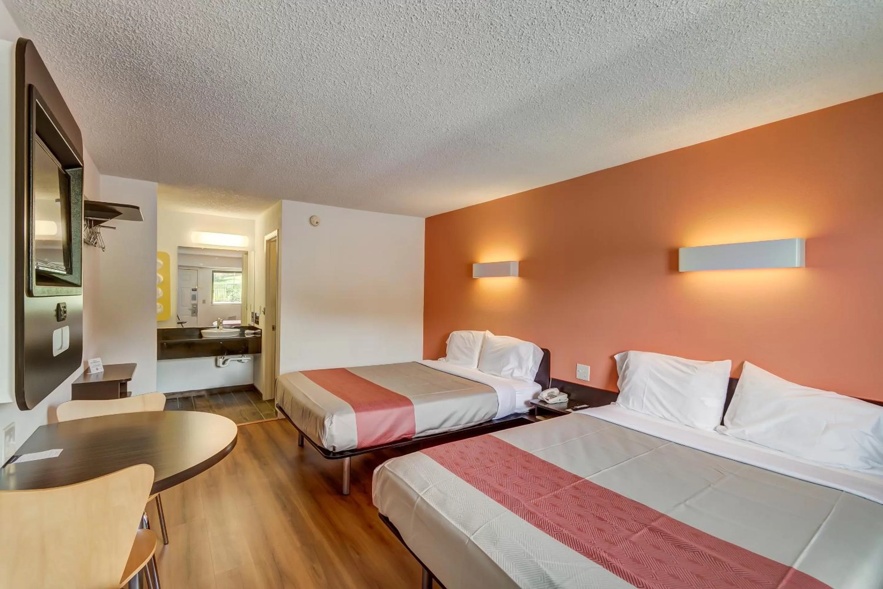 Deluxe Queen Room with Two Queen Beds - Smoking in Motel 6-Berea, KY