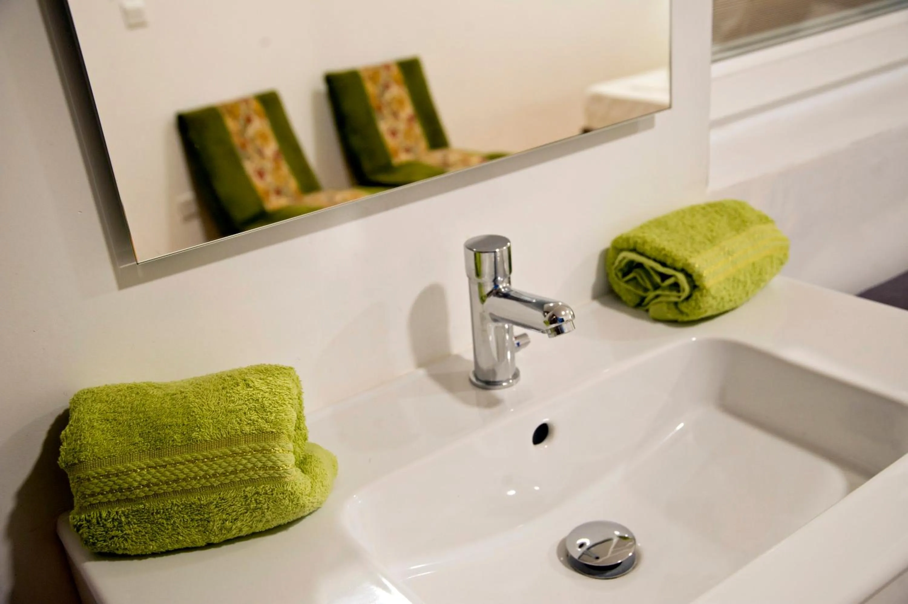 Deluxe Twin Room with Shared Bathroom in Marco Polo Party Hostel