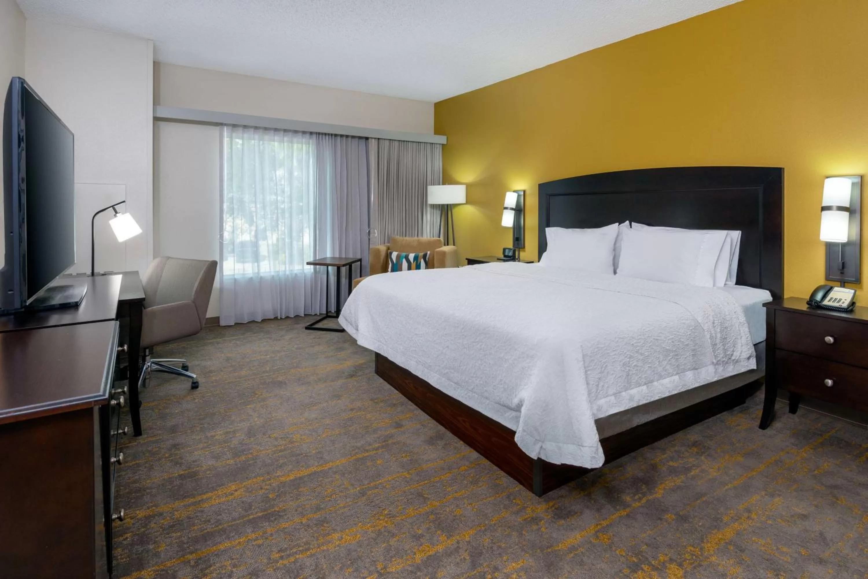 King Room with Accessible Tub - Mobility and Hearing Access/Non-Smoking in Hampton Inn and Suites Sarasota/Lakewood Ranch
