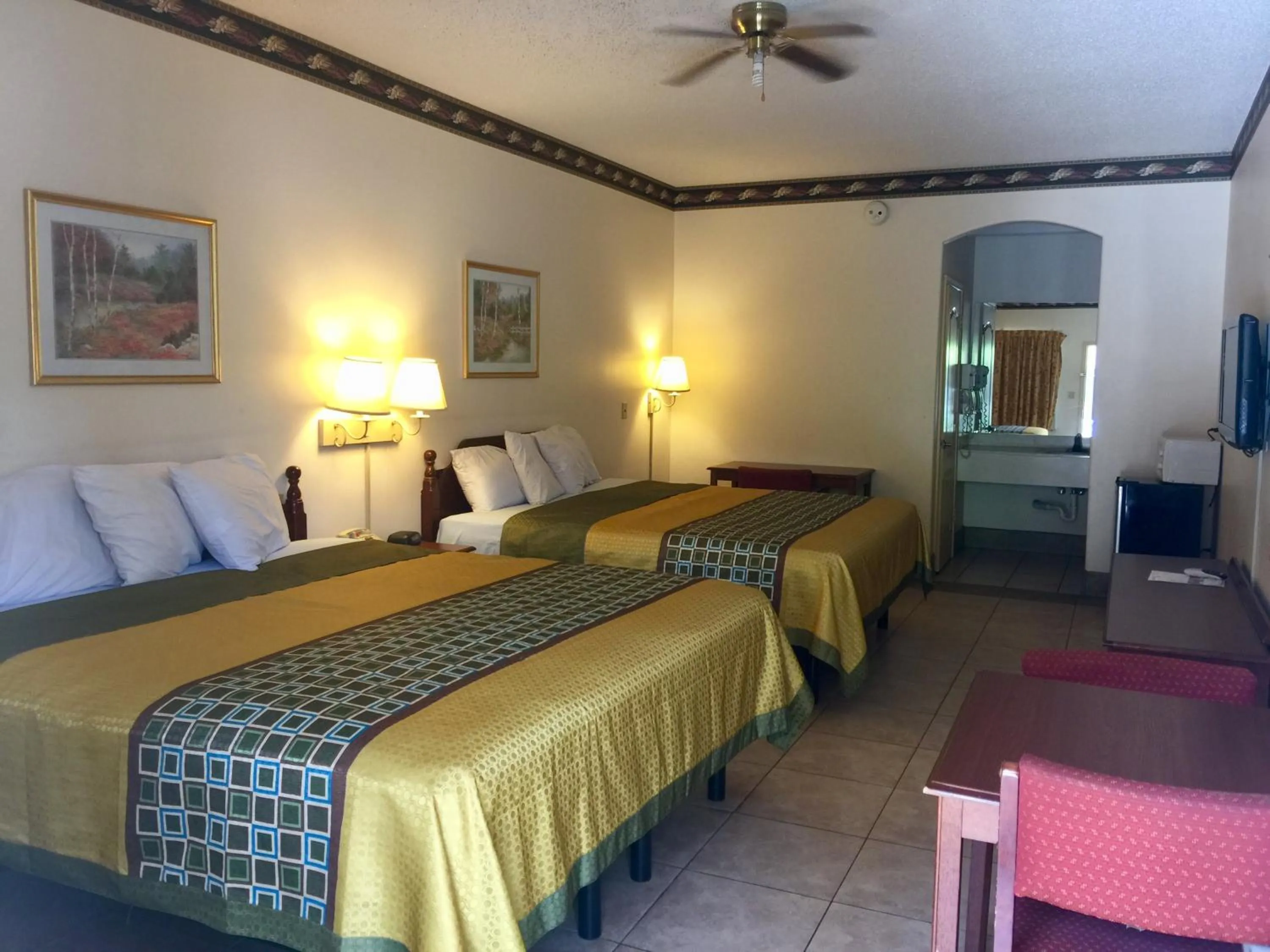 Superior King Room in Texas Inn and Suites RGV