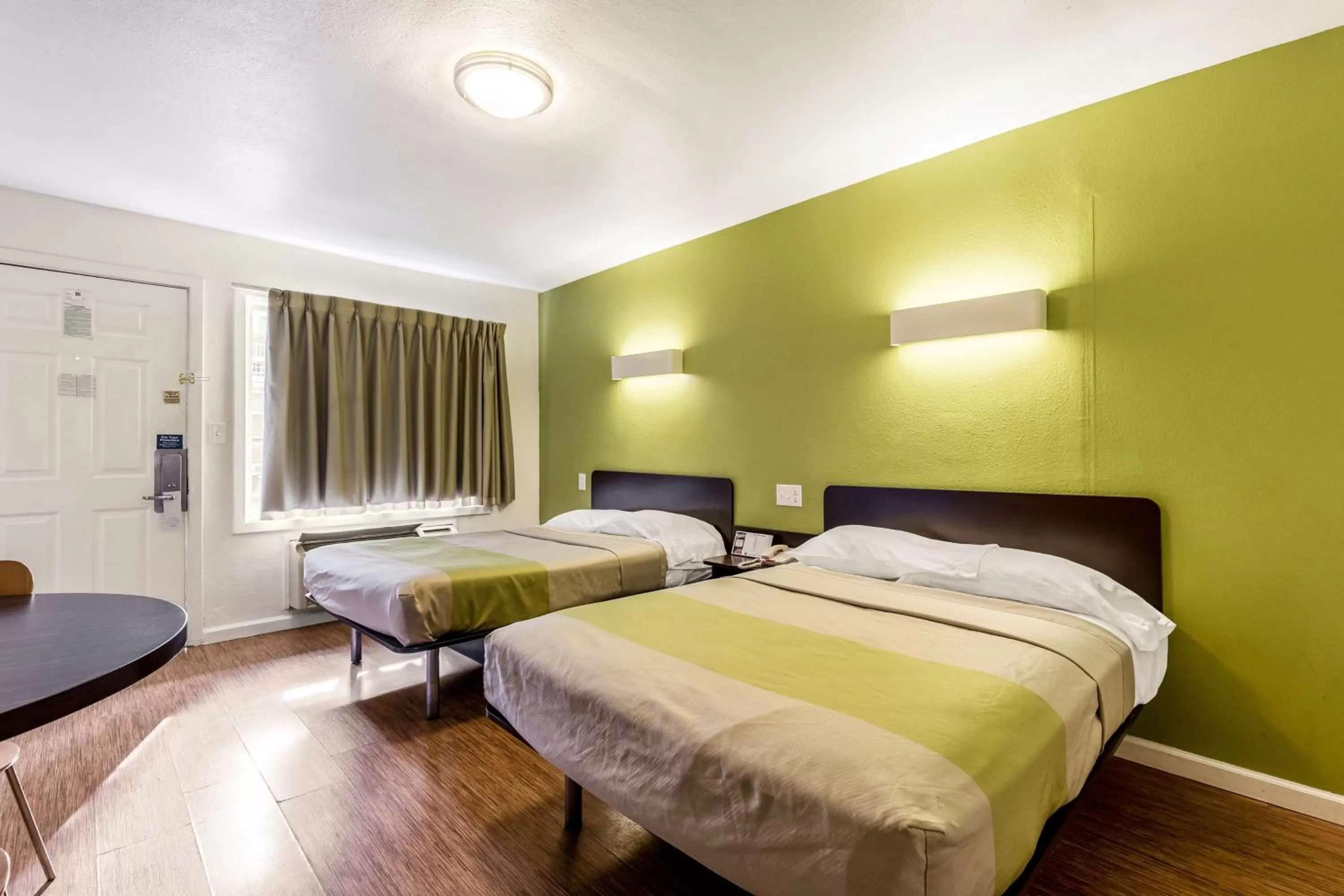 Deluxe Quadruple Room - Smoking in Motel 6 San Rafael