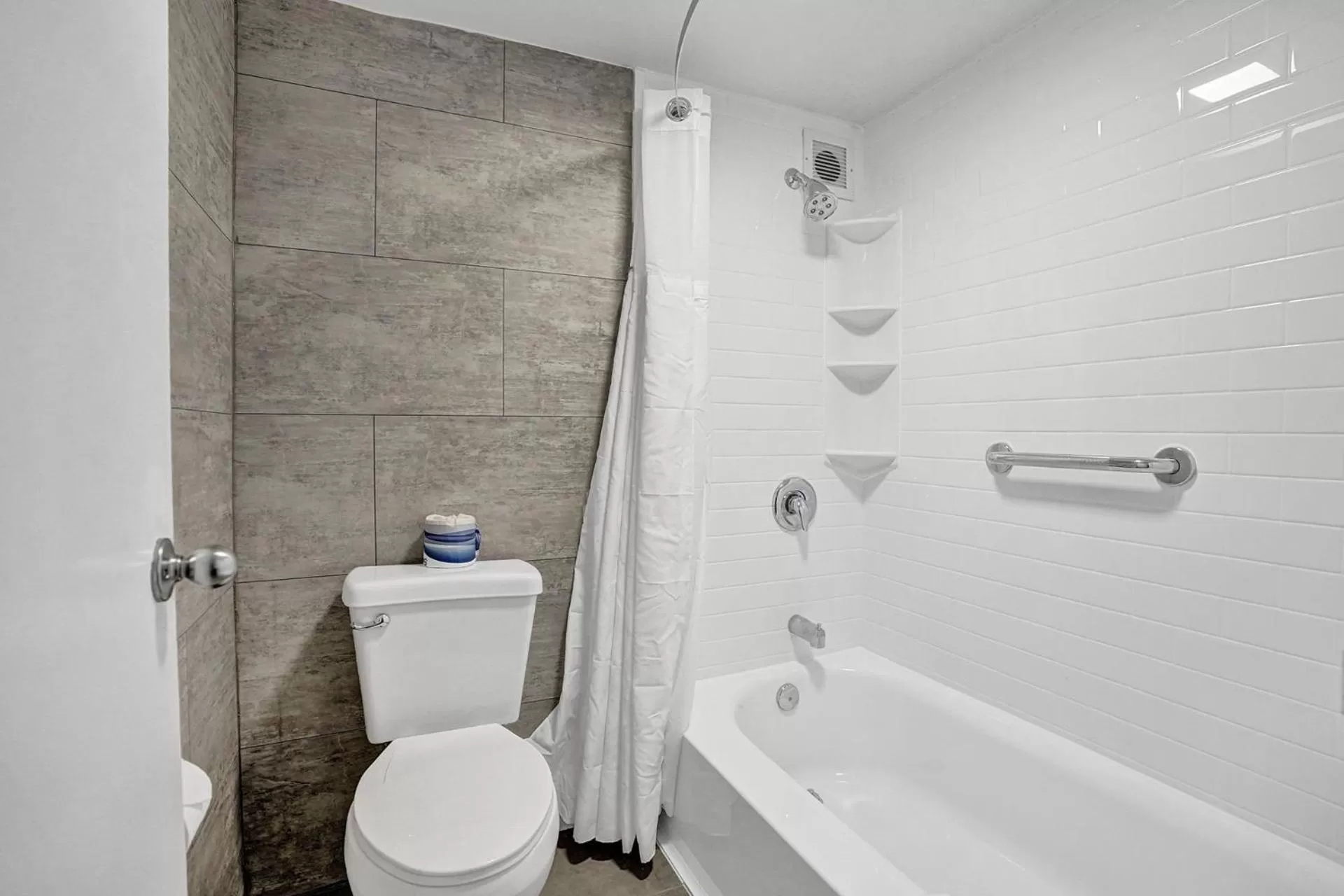 King Suite - Mobility Access/Non-Smoking in The Harrison Downtown Hollywood