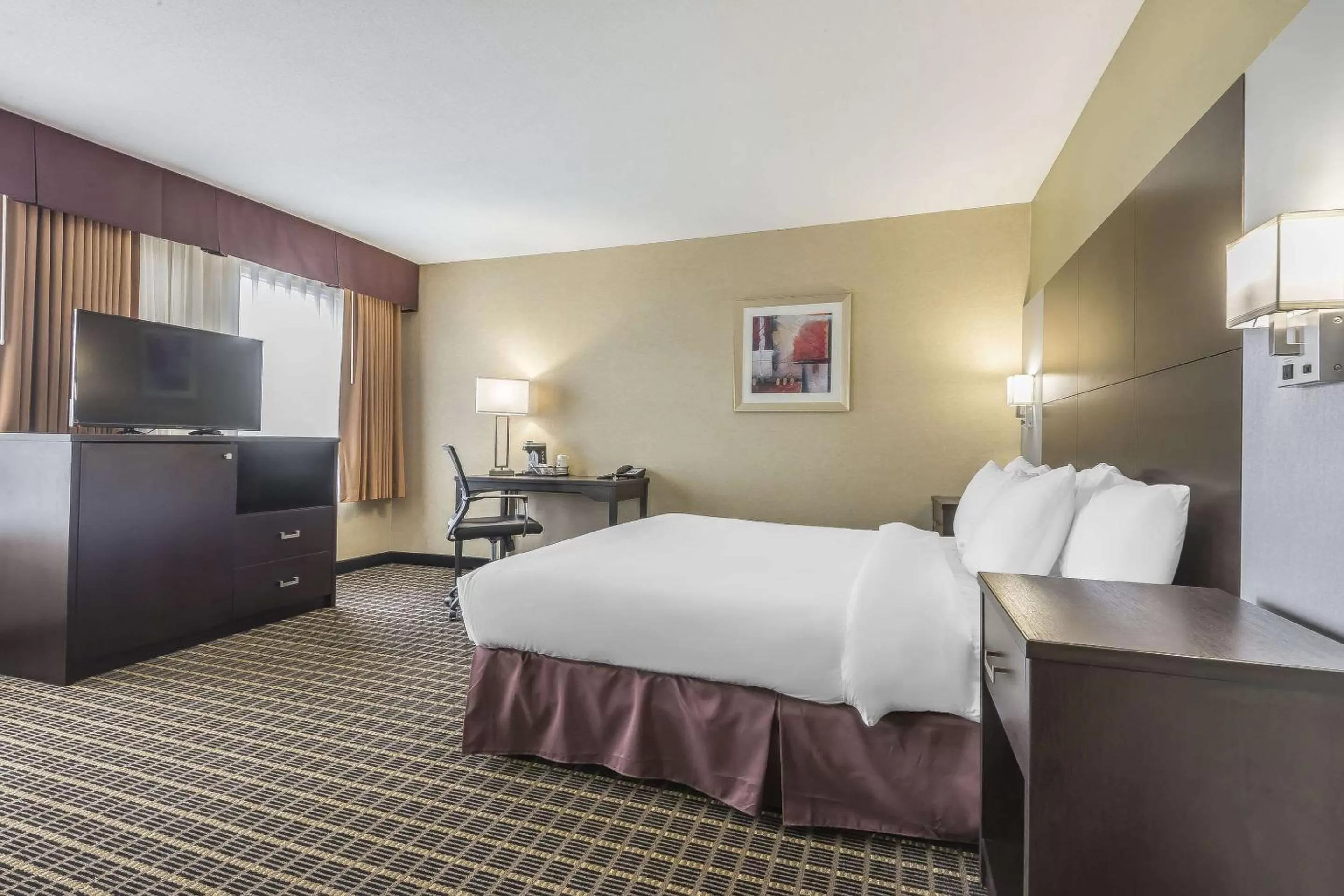 King Suite - Accessible/Non-Smoking in Quality Inn & Suites Windsor - Downtown