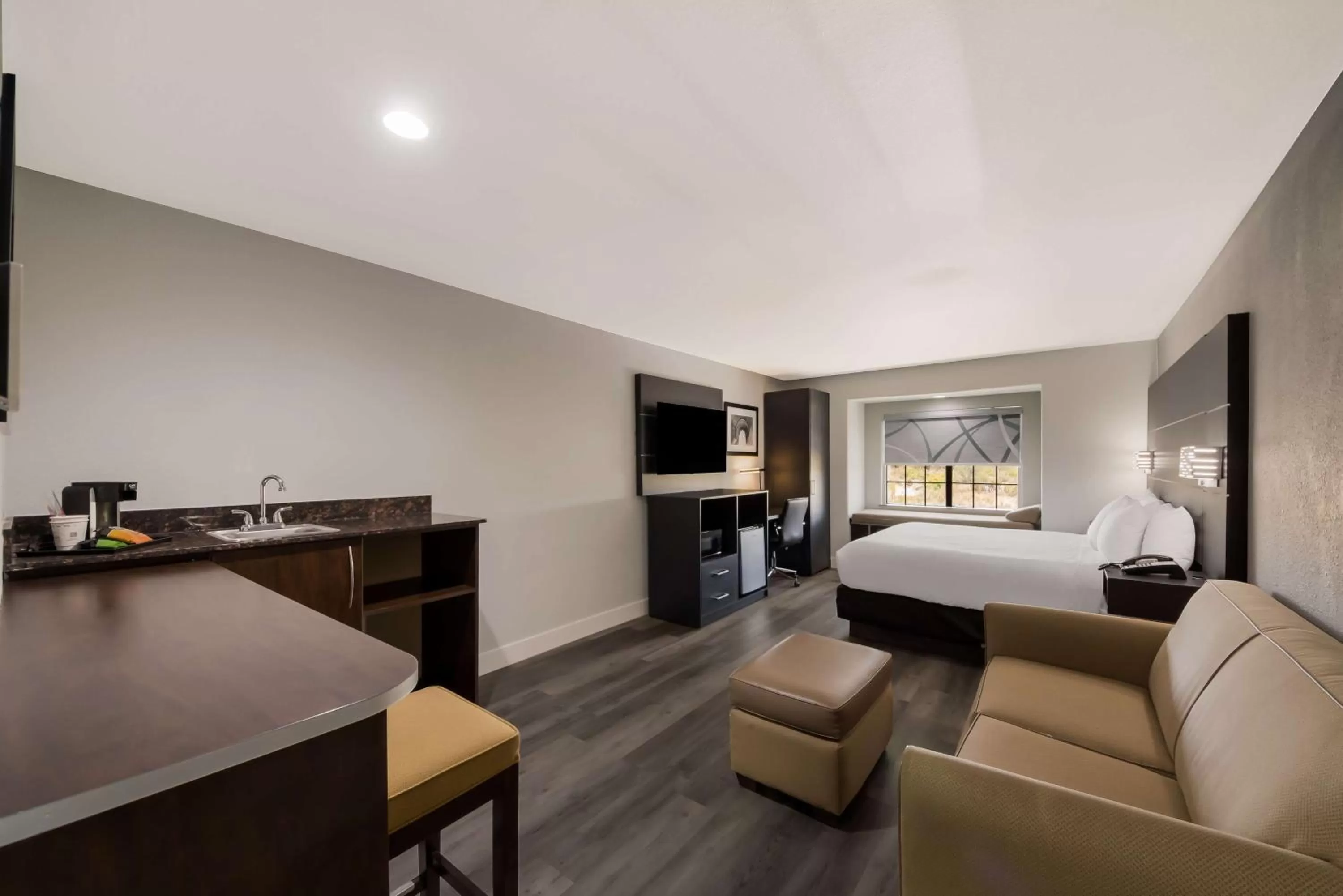 King Suite with Sofa Bed - Non-Smoking in Best Western SeaWorld San Antonio