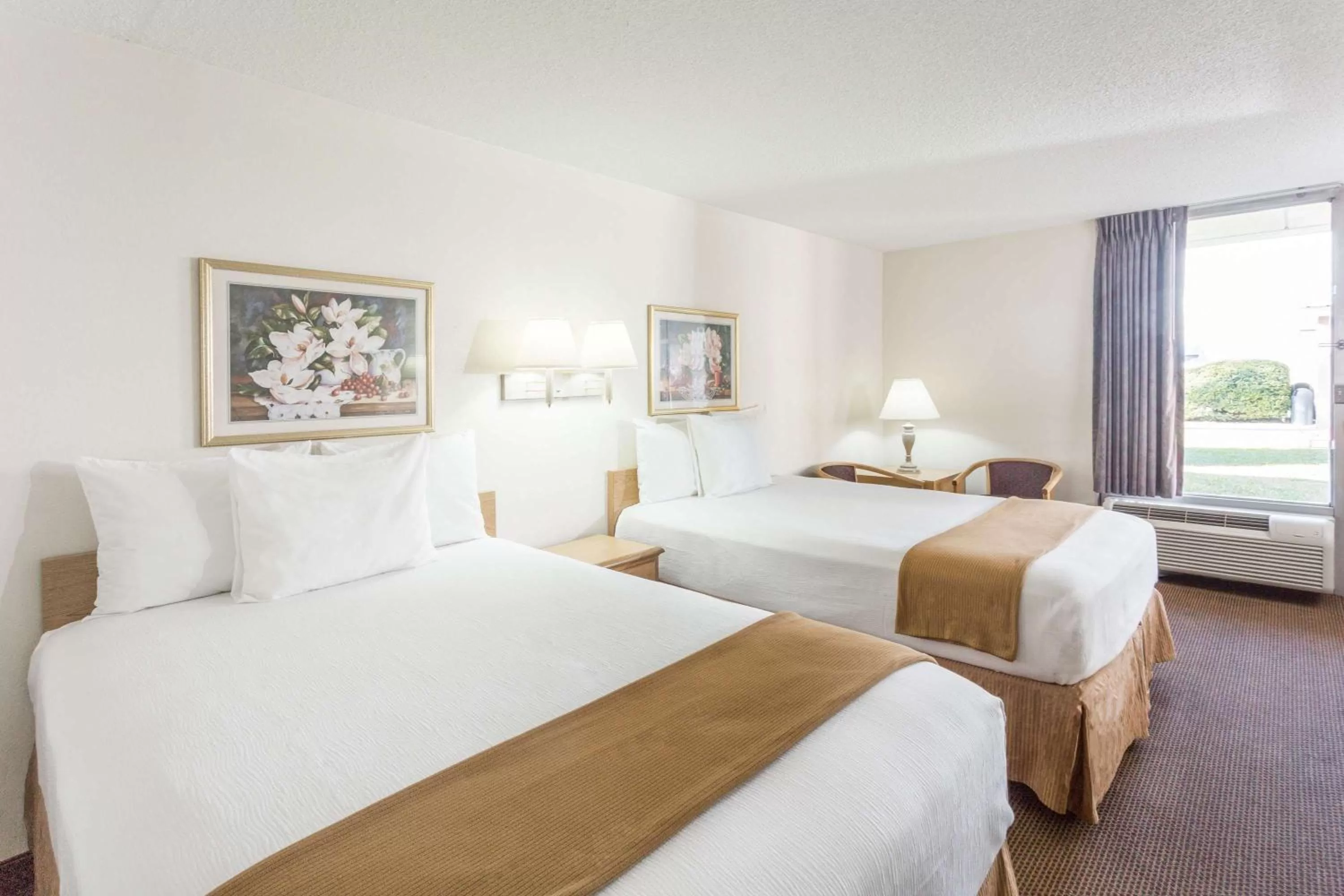 Double Room with Two Double Beds - Smoking in Days Inn by Wyndham Adel I-75