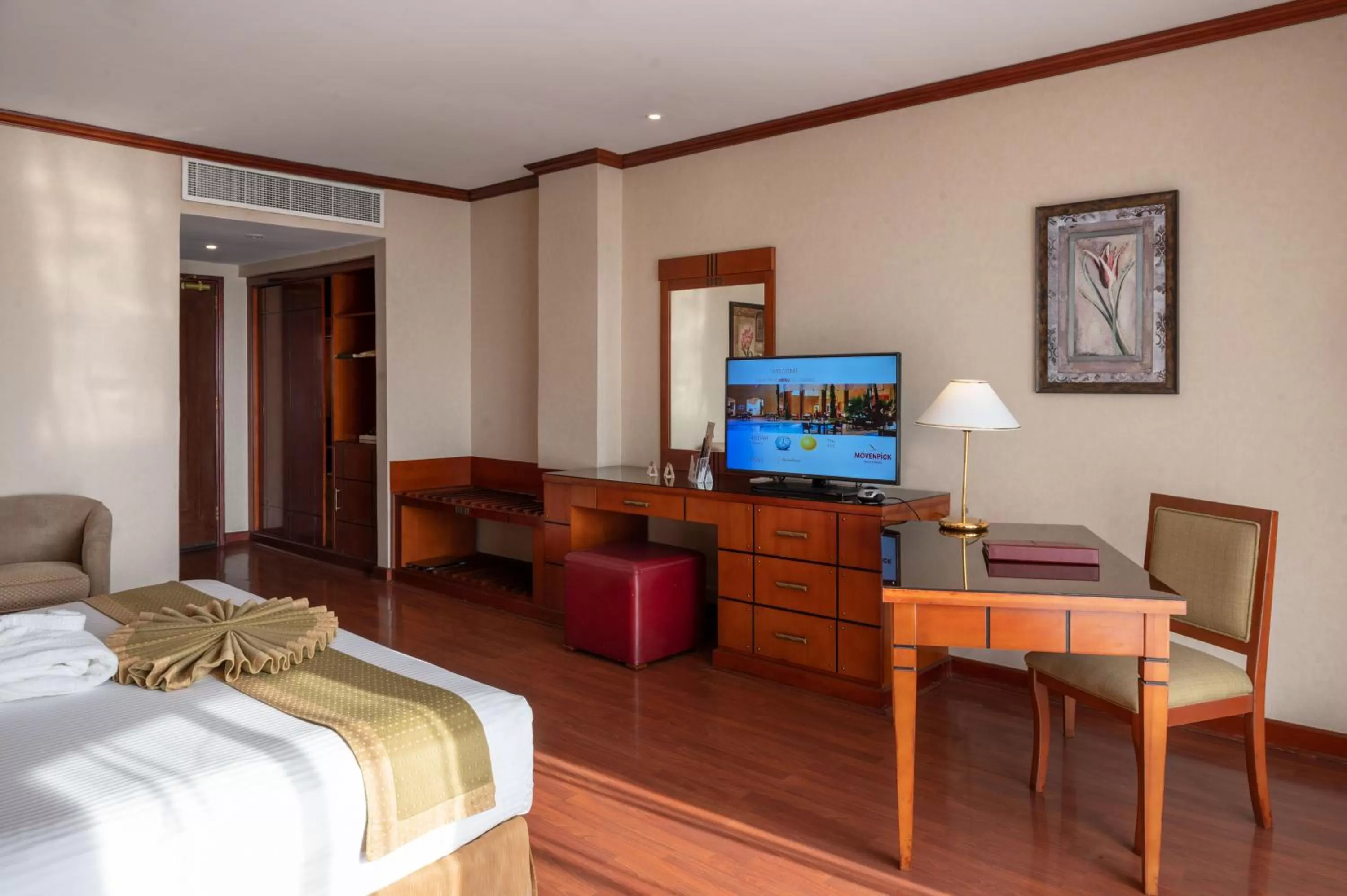 Superior Twin Room with City View in MOVE INN Jeddah Hotel