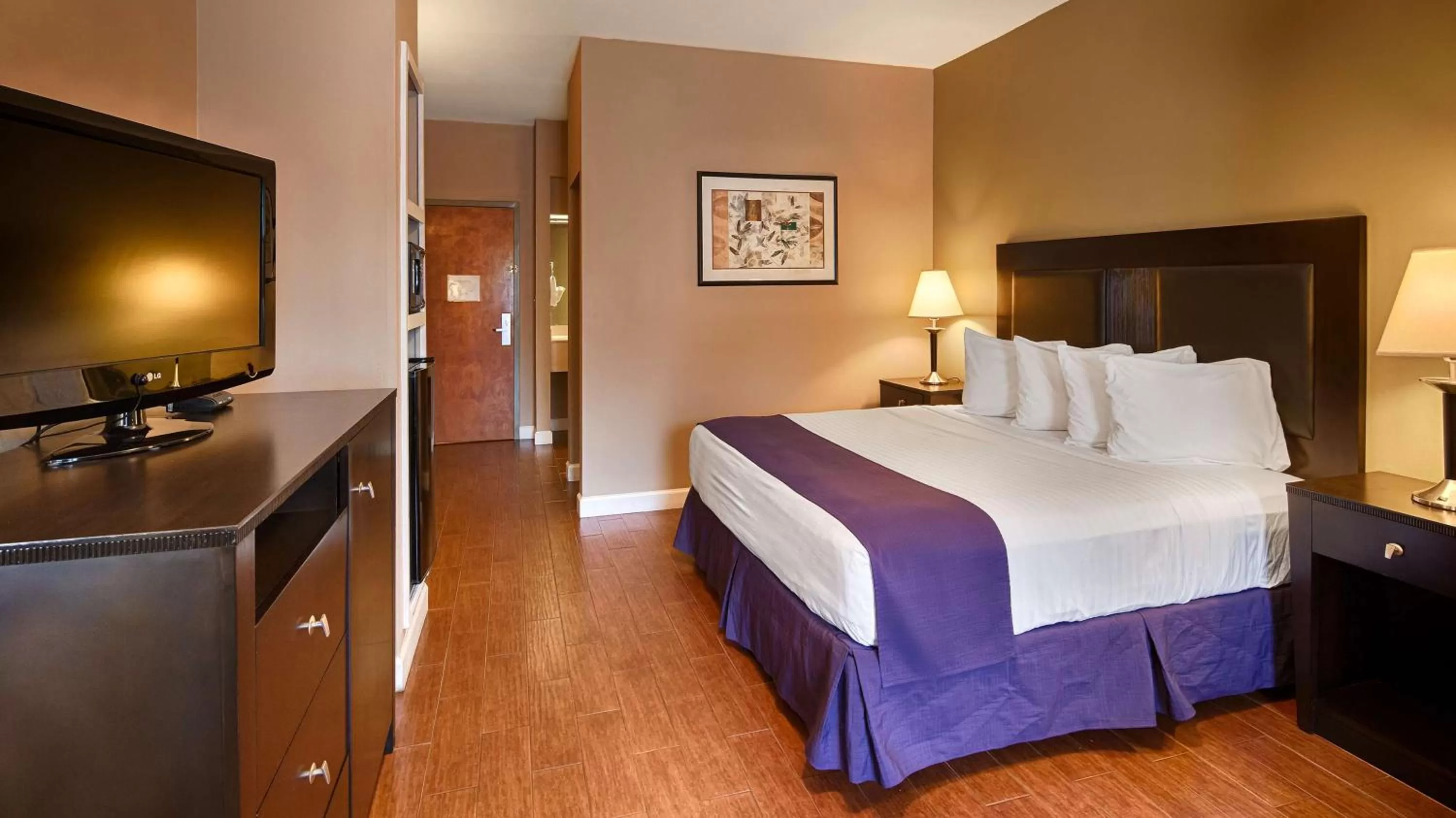 King Room with Bathtub - Disability Access/Non-Smoking in Best Western Port Lavaca Inn