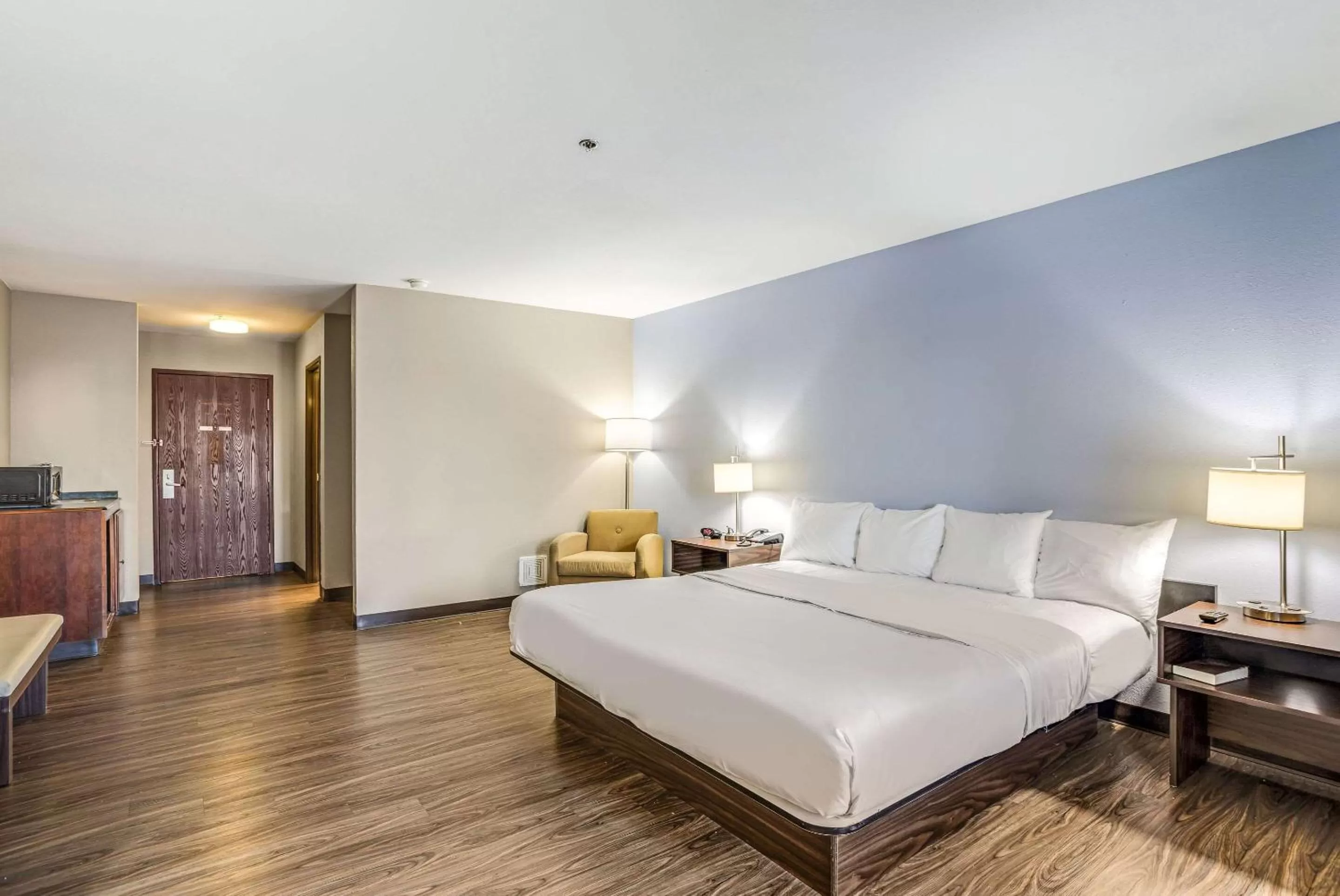 King Suite - Non Smoking in Quality Inn Calvert City - Paducah East