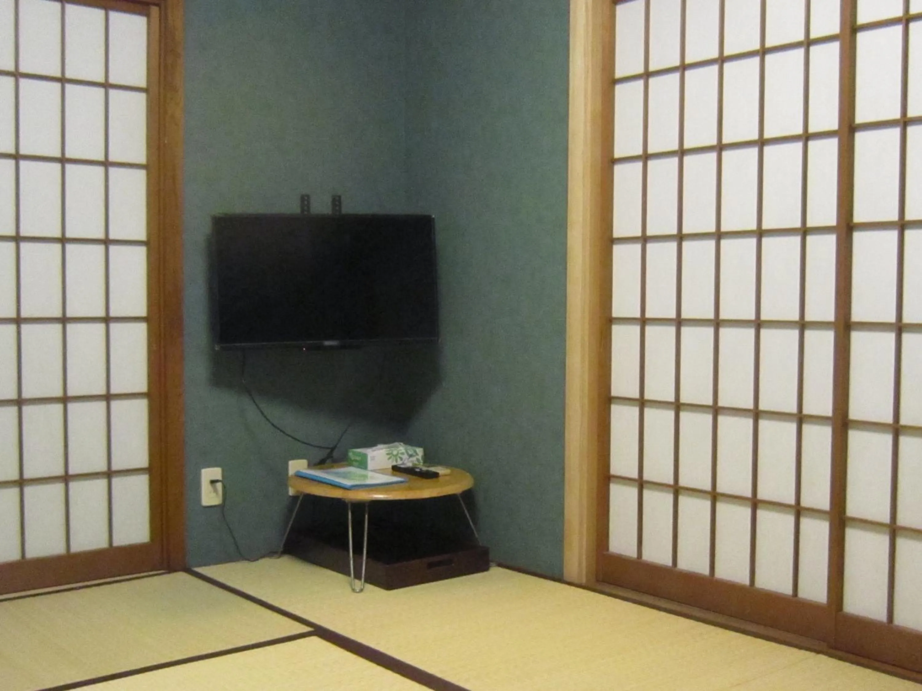 Economy Triple Room in Minato Oasis Numazu / 沼津観光の中心、伊豆観光の拠点に好立地！沼津港に位置し交通・飲食・コンビニ等至便です！
