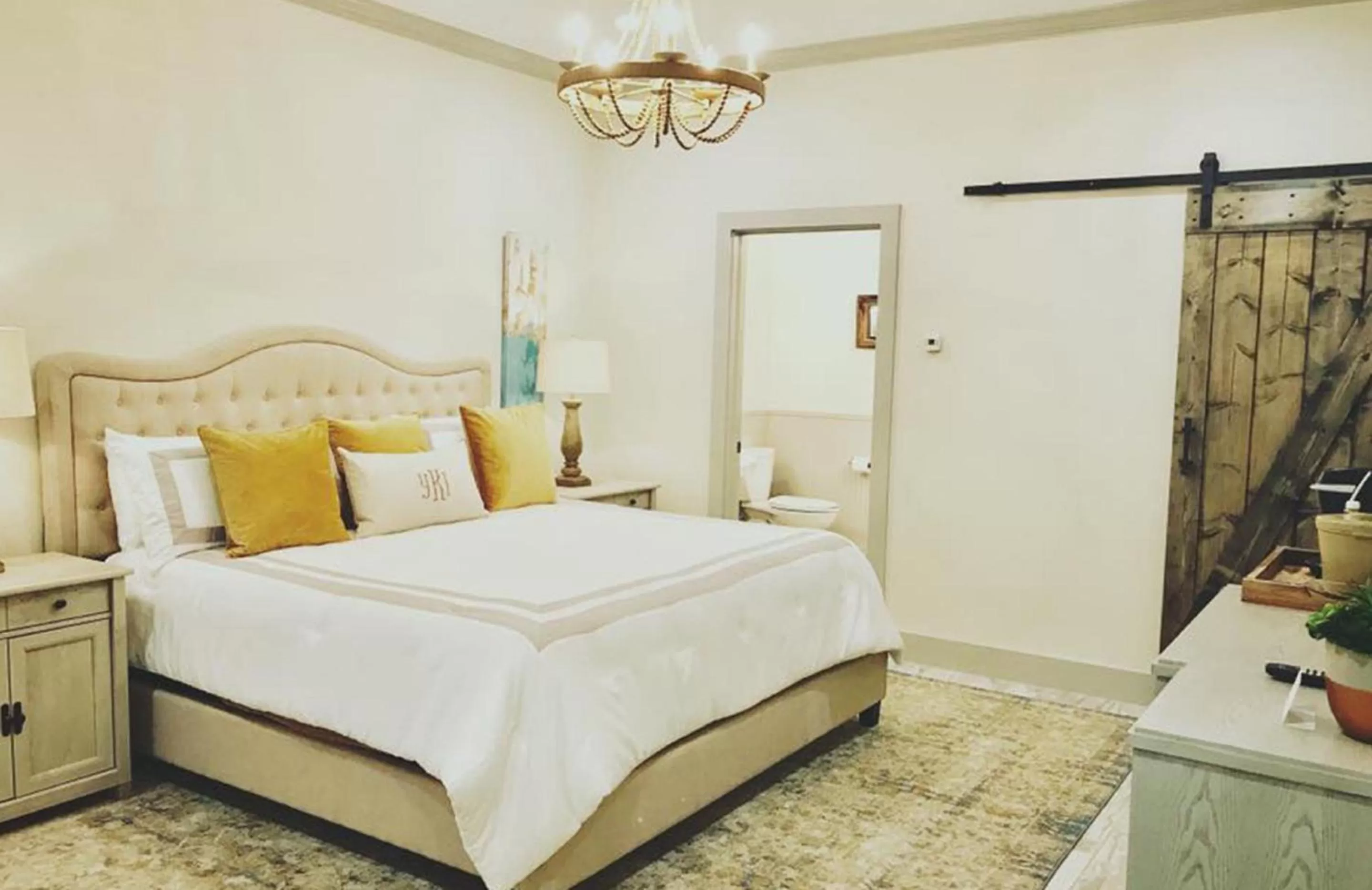 Deluxe King Room in The Kendall