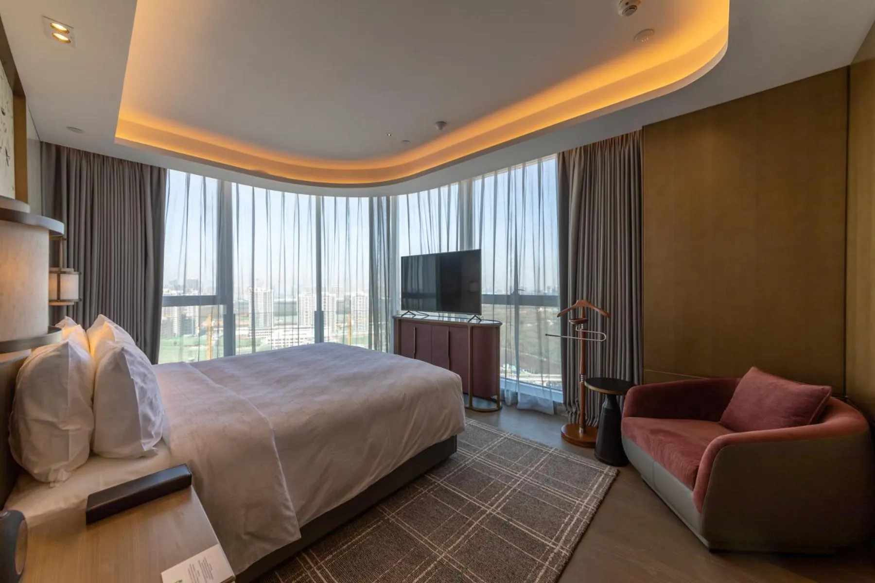 Premium Queen Room with Lounge Access in HUALUXE Xi'an Chanba by IHG