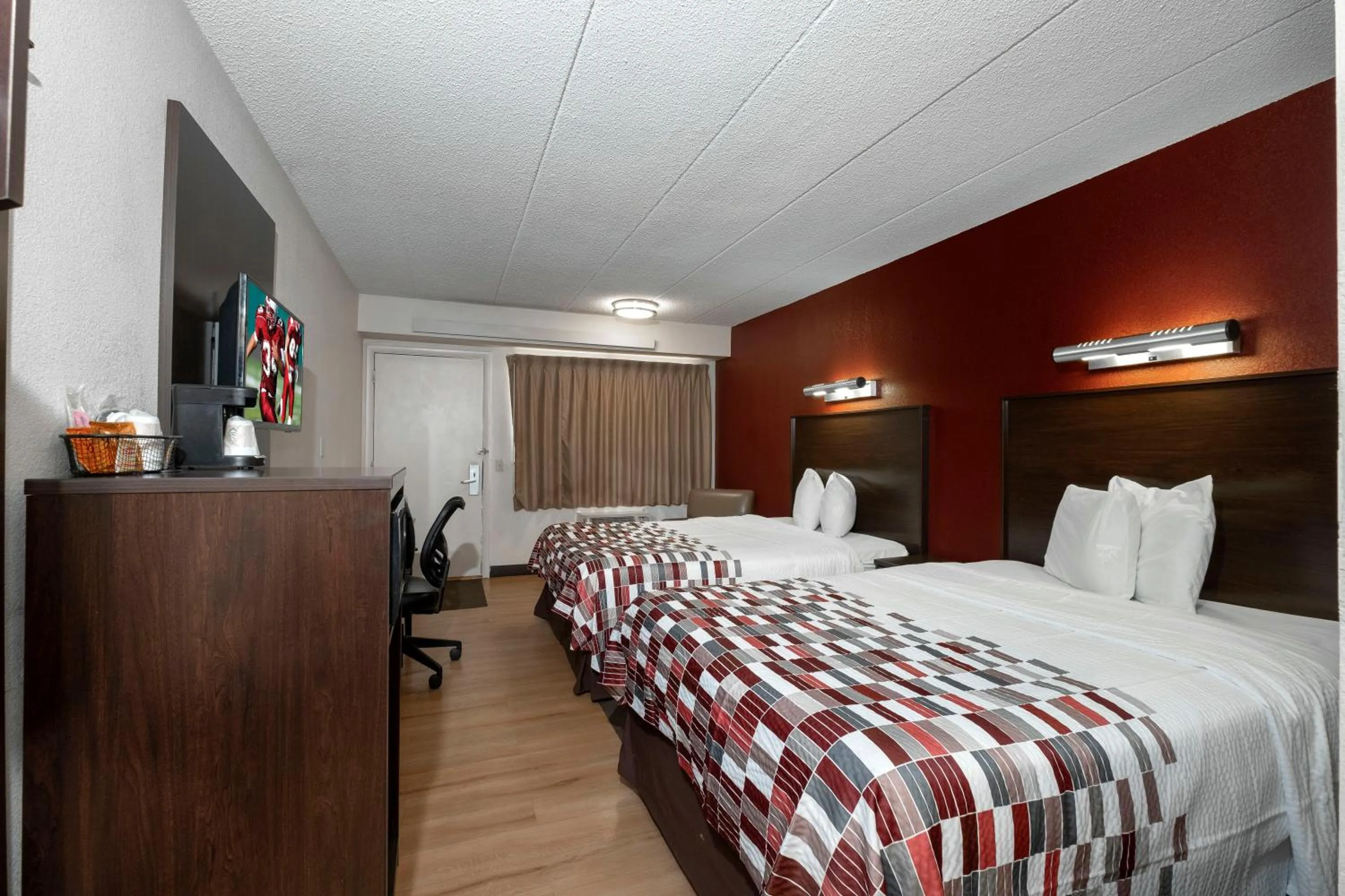 Deluxe Room with Two Double Beds Smoke Free in Red Roof Inn Washington DC-Lanham