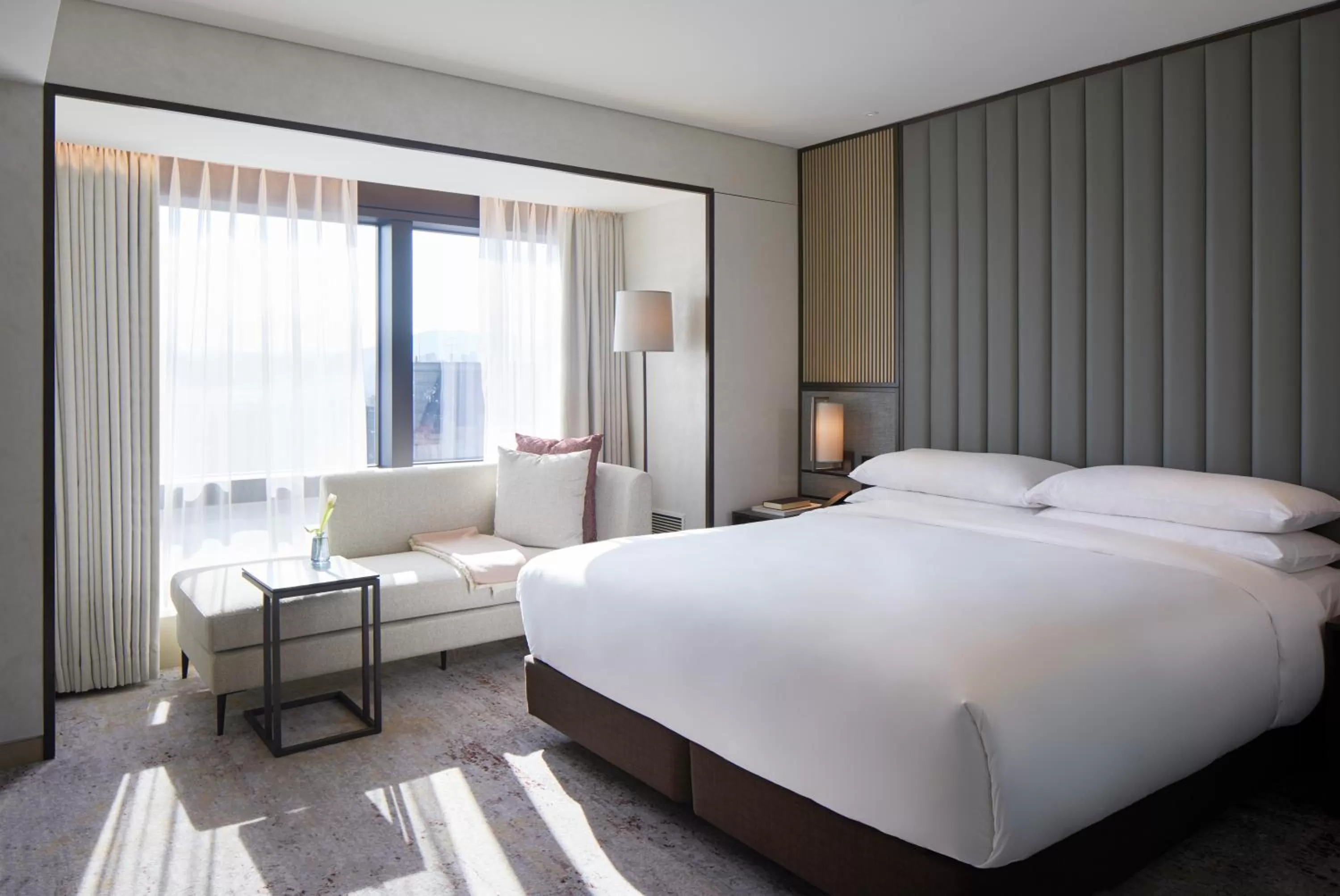 Classic King Room in Grand InterContinental Seoul Parnas by IHG