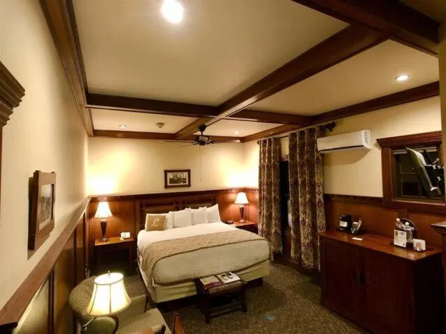 King Room in The Lodge at Cloudcroft