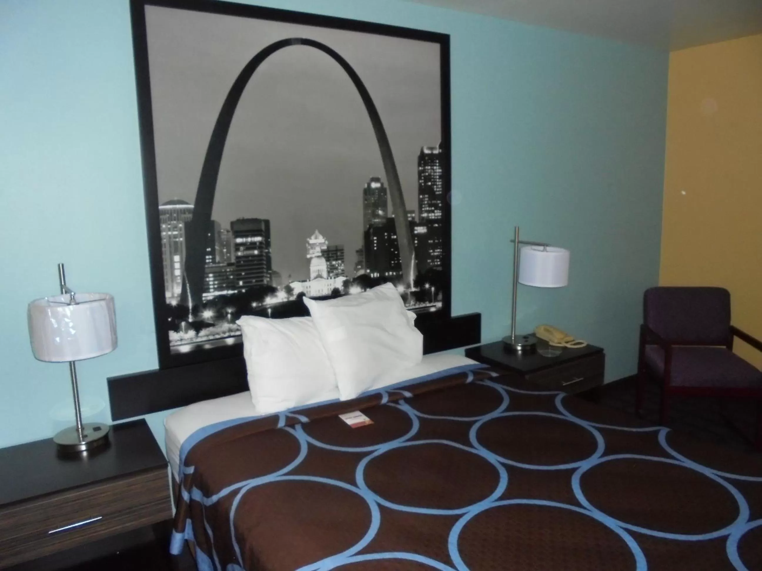 King Room - Disability Access/Non-Smoking in Super 8 by Wyndham Okawville