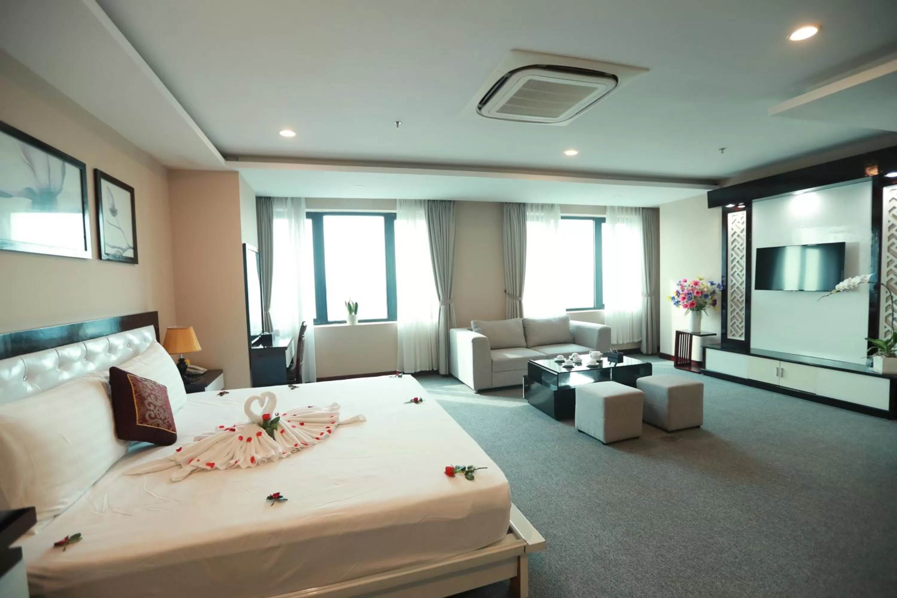 Suite with City View in Kim Thai Hotel