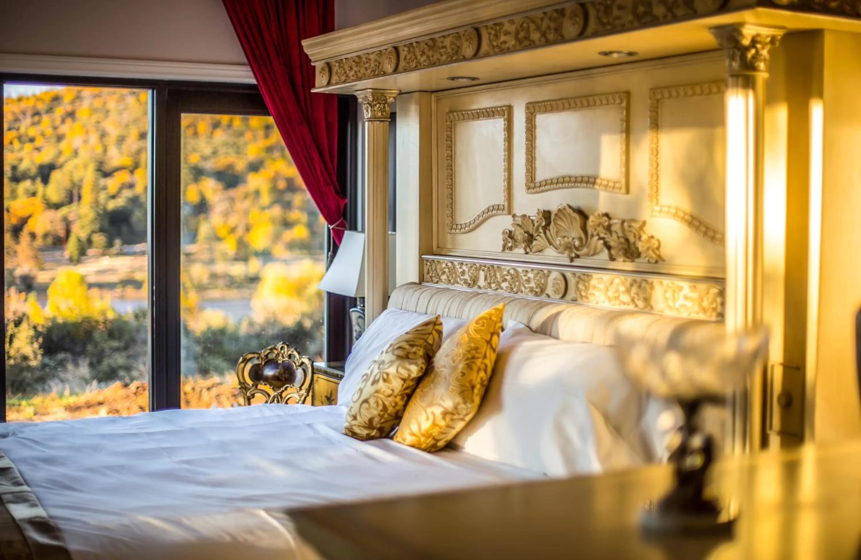 Studio with Lake View in Quiet Mind Mountain Lodge, Retreat & Spa