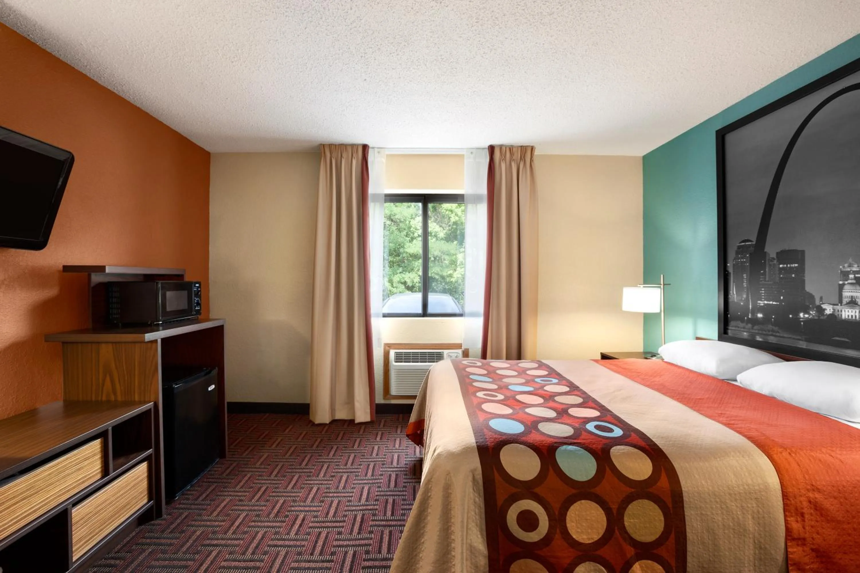 King Room - Non-Smoking in Super 8 by Wyndham Fairview Heights-St. Louis