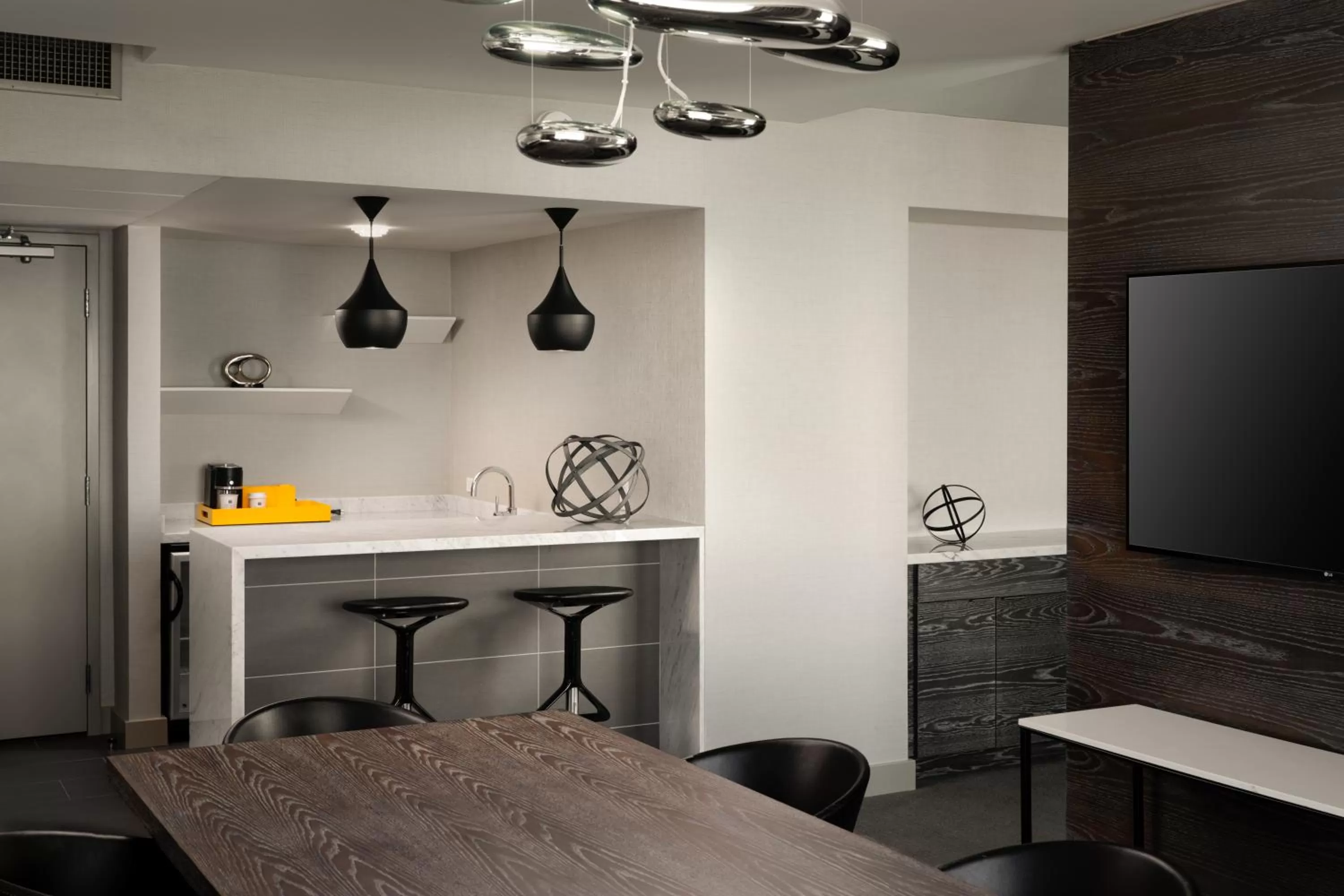 One-Bedroom Suite with Two Queen Beds in Hyatt Regency Los Angeles International Airport