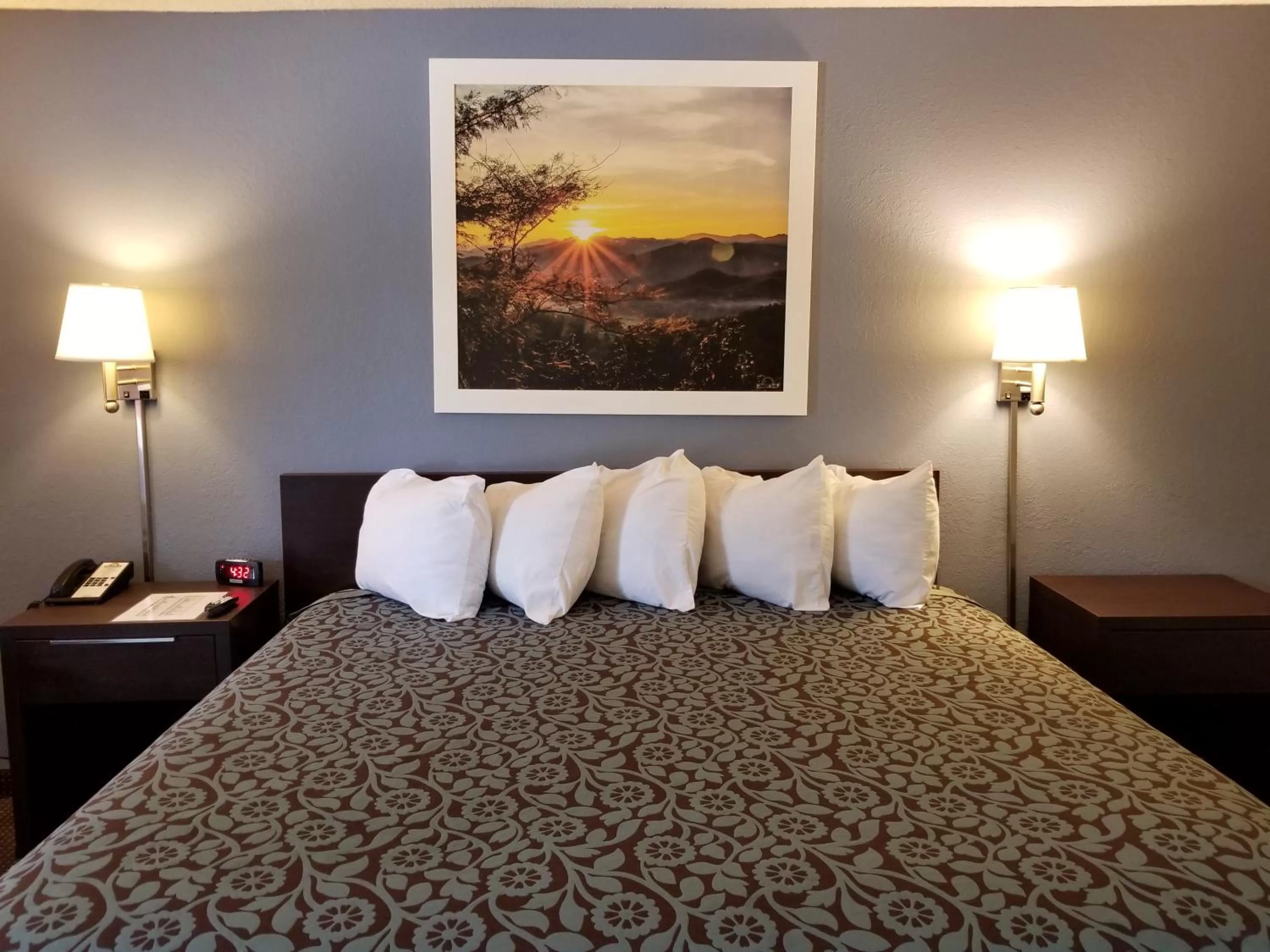 King Room - Disability Access - Non-Smoking in Days Inn by Wyndham Camilla