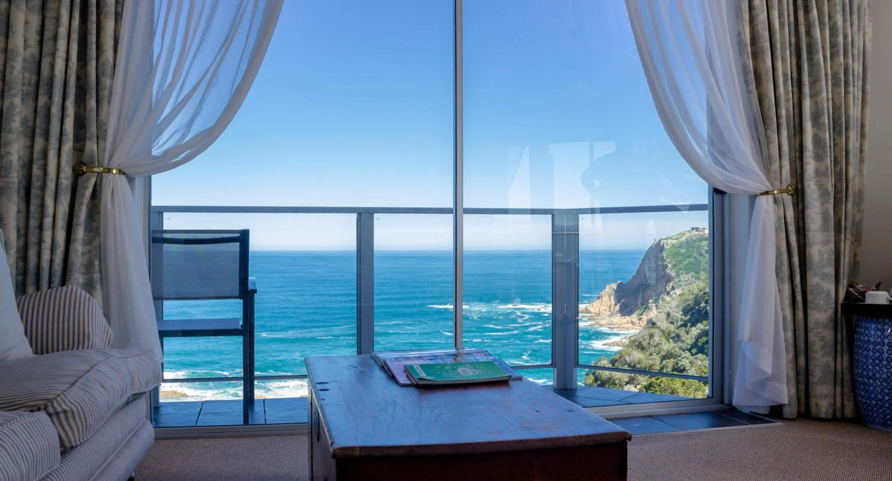 Double Room with Ocean and Lagoon Views - Cony Glen in Headlands House Guest Lodge