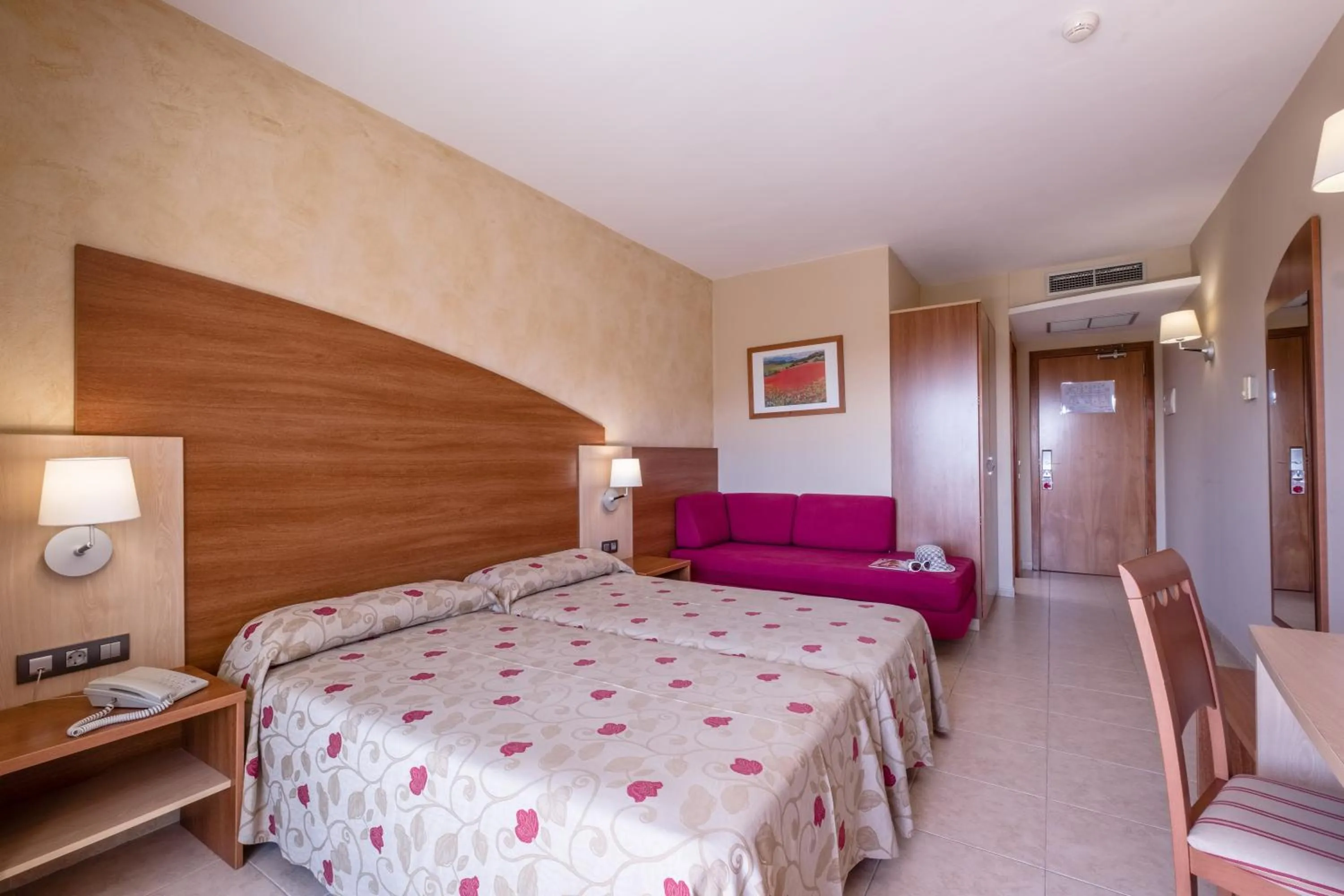 Standard Room with Terrace in Hotel California Palace