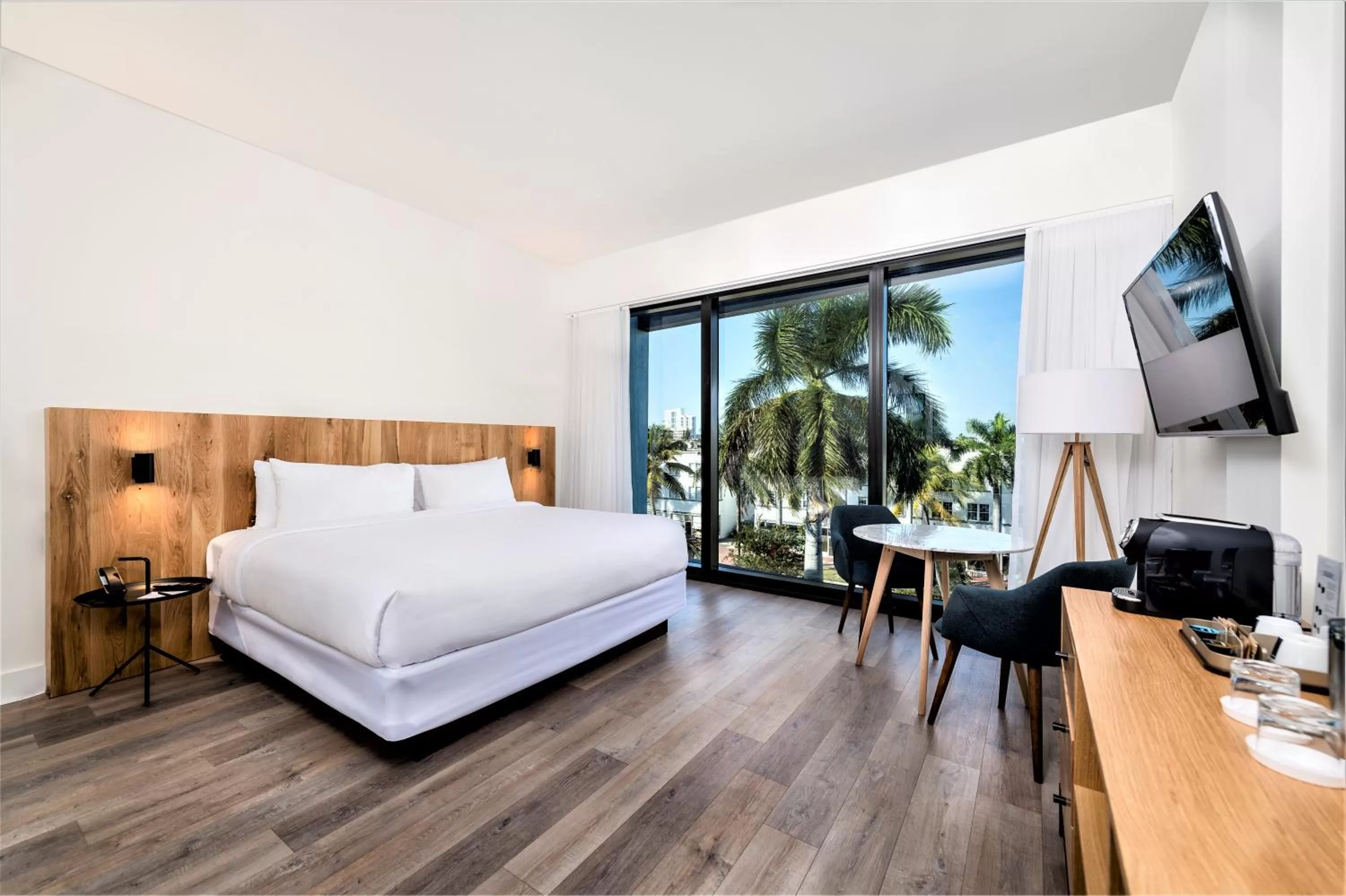 Superior King Room in Urbanica Euclid