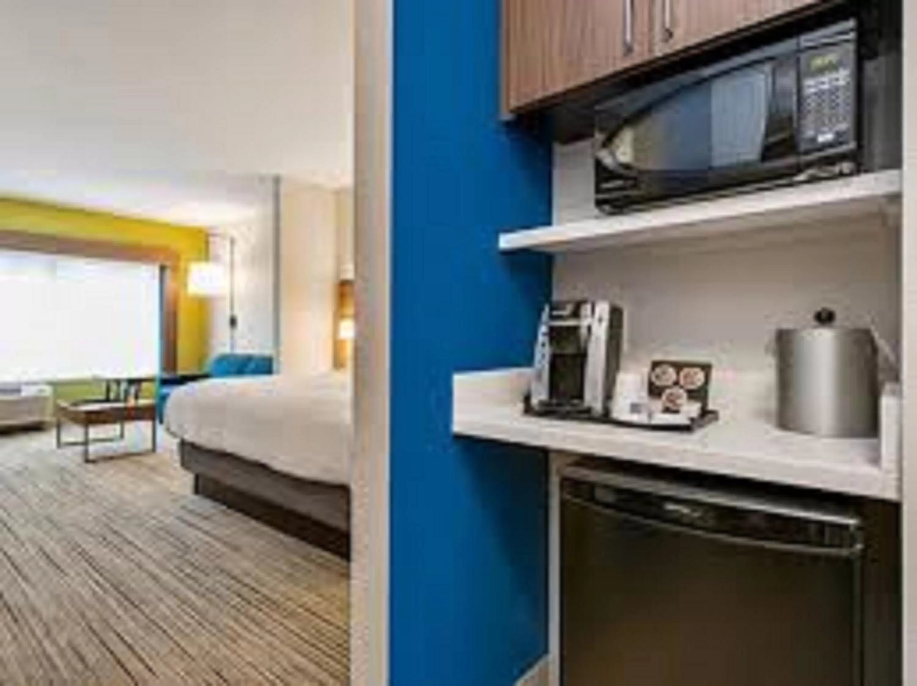 King Suite with Sofa Bed in Holiday Inn Express McComb by IHG