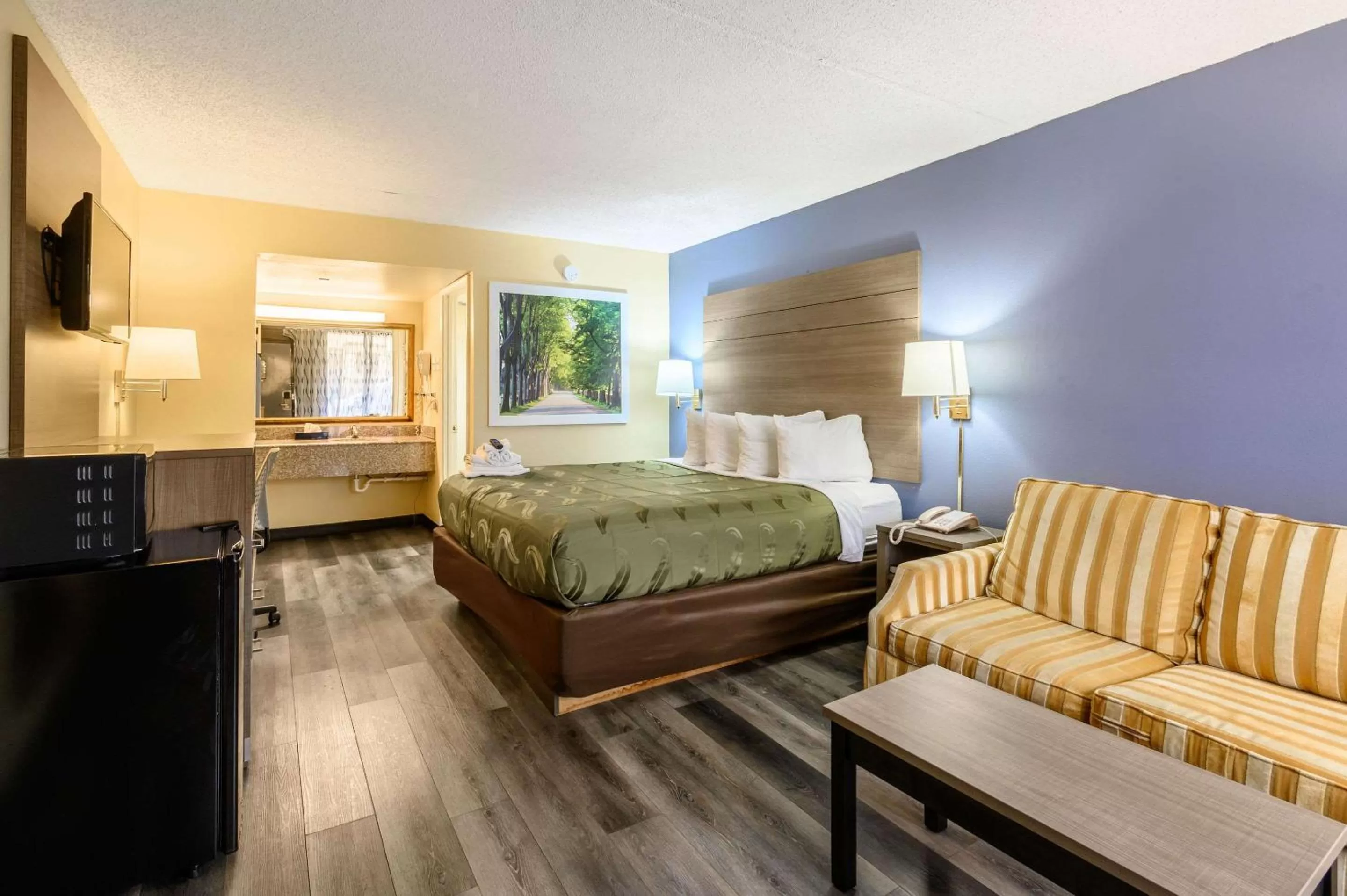 King Room - Disability Access/Non-Smoking in Quality Inn New Orleans I-10 East